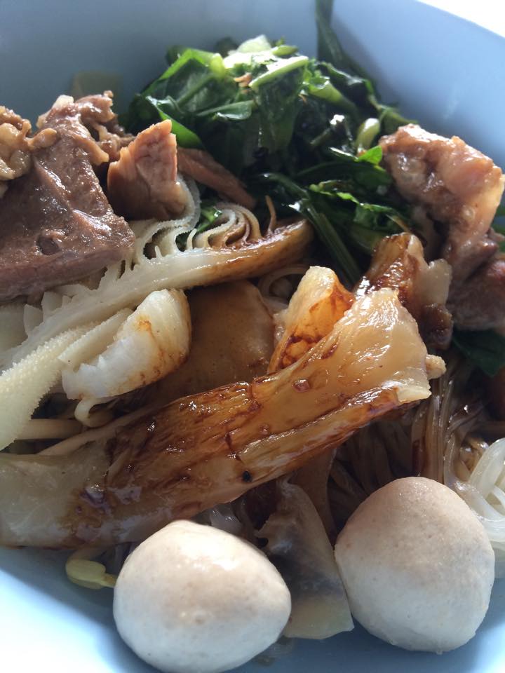 นิยมบุฟเฟ่ต์ ก๋วยเตี๋ยวไก่มะระ, ก๋วยเตี๋ยวเรือ จ้าวคุณ Jaokhun ปากน้ำ สมุทรปราการ, นายท่าน, เฮียปิงลูกชิ้นปลาหมึก, สำรวยก๋วยเตี๋ยวเนื้อ วัดอโศการาม, ก๋วยเตี๋ยวเรือเติมบุญ, ก๋วยเตี๋ยวปลื้ม เนื้อตุ๋น หมูตุ๋น, ก๋วยเตี๋ยวเนื้อ เจ๊หงษ์ แพรกษา, ก๋วยเตี๋ยวเป็ดเจ๊เต็ง, ต.รุ่งโรจน์ ลูกชิ้นปลา, เนื้อตุ๋น แม่ประคำ อร่อยที่สุดในโลก 24 ชม., เจ๊ลี ก๋วยเตี๋ยวเรืออยุธยา รสเด็ด, ติ๋มก๋วยเตี๋ยวเป็ด, ก๋วยเตี๋ยวลูกชิ้นยักษ์ - สะพานเขียว, ก๋วยเตี๋ยวดาวทอง, ก๋วยเตี๋ยวข้ามฟาก, สถานีรถไฟฟ้าทิพวัล-แบริ่งเก่า, ก๋วยเตี๋ยวเรือตรากบ ปั๊ม ปตท.สมจิตร, เจ๊ดา ก๋วยเตี๋ยวเป็ด ปากน้ำ