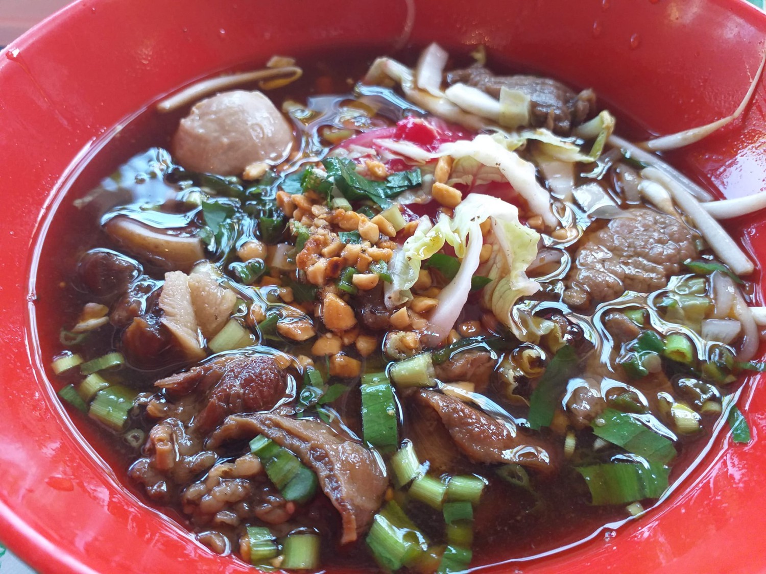 ร้านก๋วยเตี๋ยวยายปุก วัดธรรมนิมิต จ.สมุทรสงคราม, เตี๋ยว ตก กะลา, ก๋องเมงจั้น บะหมี่เกี๊ยว, ร้านอาหาร เกาเหลากรุงไทย, ก๋วยเตี๋ยวหมูมะนาว แม่บุญมี, ก๋วยเตี๋ยวเรือแคปลั่น หมูน้ำตก-น้ำแดง, แซ่บเตี๋ยวห้อยขา บ้าน ณ ตุ๊กจ้า, ก๋วยเตี๋ยวเนื้อ-หมูน้ำแดง ลุงพร เจ้าเก่าคลองตะโก, ก๋วยเตี๋ยวหมูย่างกะทิสด อัมพวา, ก๋วยเตี๋ยวปลาคลองโคน, เจ๊เล็กก๋วยเตี๋ยวเป็ด วัดแก้วฟ้า, ร้านลูกชิ้นวีระ แม่กลอง, ร้านชุ้นพานิช เจ้อั้ง, บ้านเตี๋ยวทรงไทย