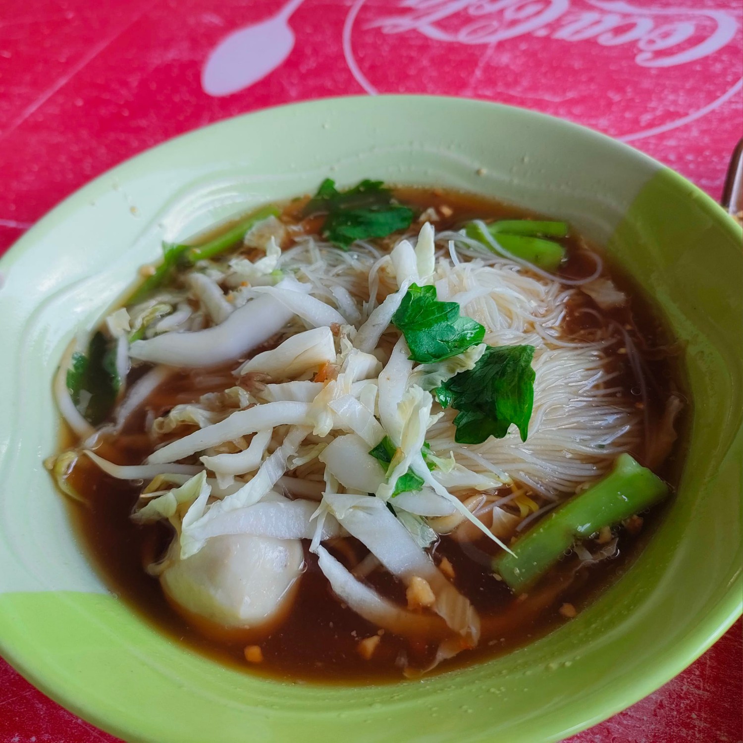 ร้านก๋วยเตี๋ยวยายปุก วัดธรรมนิมิต จ.สมุทรสงคราม, เตี๋ยว ตก กะลา, ก๋องเมงจั้น บะหมี่เกี๊ยว, ร้านอาหาร เกาเหลากรุงไทย, ก๋วยเตี๋ยวหมูมะนาว แม่บุญมี, ก๋วยเตี๋ยวเรือแคปลั่น หมูน้ำตก-น้ำแดง, แซ่บเตี๋ยวห้อยขา บ้าน ณ ตุ๊กจ้า, ก๋วยเตี๋ยวเนื้อ-หมูน้ำแดง ลุงพร เจ้าเก่าคลองตะโก, ก๋วยเตี๋ยวหมูย่างกะทิสด อัมพวา, ก๋วยเตี๋ยวปลาคลองโคน, เจ๊เล็กก๋วยเตี๋ยวเป็ด วัดแก้วฟ้า, ร้านลูกชิ้นวีระ แม่กลอง, ร้านชุ้นพานิช เจ้อั้ง, บ้านเตี๋ยวทรงไทย