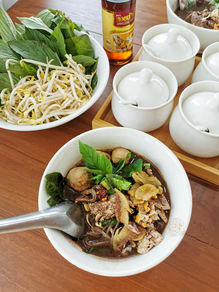 ฮอม Hom 2493, บ้านม่อนนกยูง, Kim's Cafe', ครัวจิ้นสด อาหารพื้นเมือง, ปั๋นใจ๋, สวนไซทอง ไส้กรอกเผาเตาดิน, ป้าแป้งเย็นตาโฟ ประตูชัย, ฮักเส้น ก๋วยเตี๋ยวต้มยำเมืองแพร่, ขนมเส้นน้ำย้อย กาดน้ำทอง -โจหยก, วีวี่ (weewee food and catering), ข้าวซอยเจ้เล็กประตูชัย แพร่, ร้านลาบป้ามา, ร่มไม้ใหญ่ เรสเตอรองท์, ร้านจิ้นนึ่งแม่หล่าย