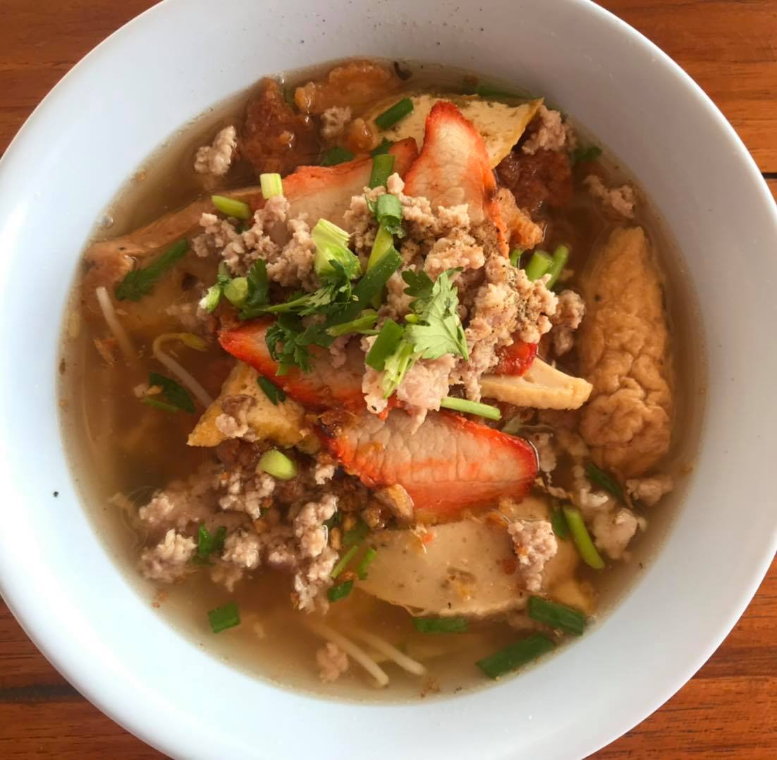 ฮอม Hom 2493, บ้านม่อนนกยูง, Kim's Cafe', ครัวจิ้นสด อาหารพื้นเมือง, ปั๋นใจ๋, สวนไซทอง ไส้กรอกเผาเตาดิน, ป้าแป้งเย็นตาโฟ ประตูชัย, ฮักเส้น ก๋วยเตี๋ยวต้มยำเมืองแพร่, ขนมเส้นน้ำย้อย กาดน้ำทอง -โจหยก, วีวี่ (weewee food and catering), ข้าวซอยเจ้เล็กประตูชัย แพร่, ร้านลาบป้ามา, ร่มไม้ใหญ่ เรสเตอรองท์, ร้านจิ้นนึ่งแม่หล่าย
