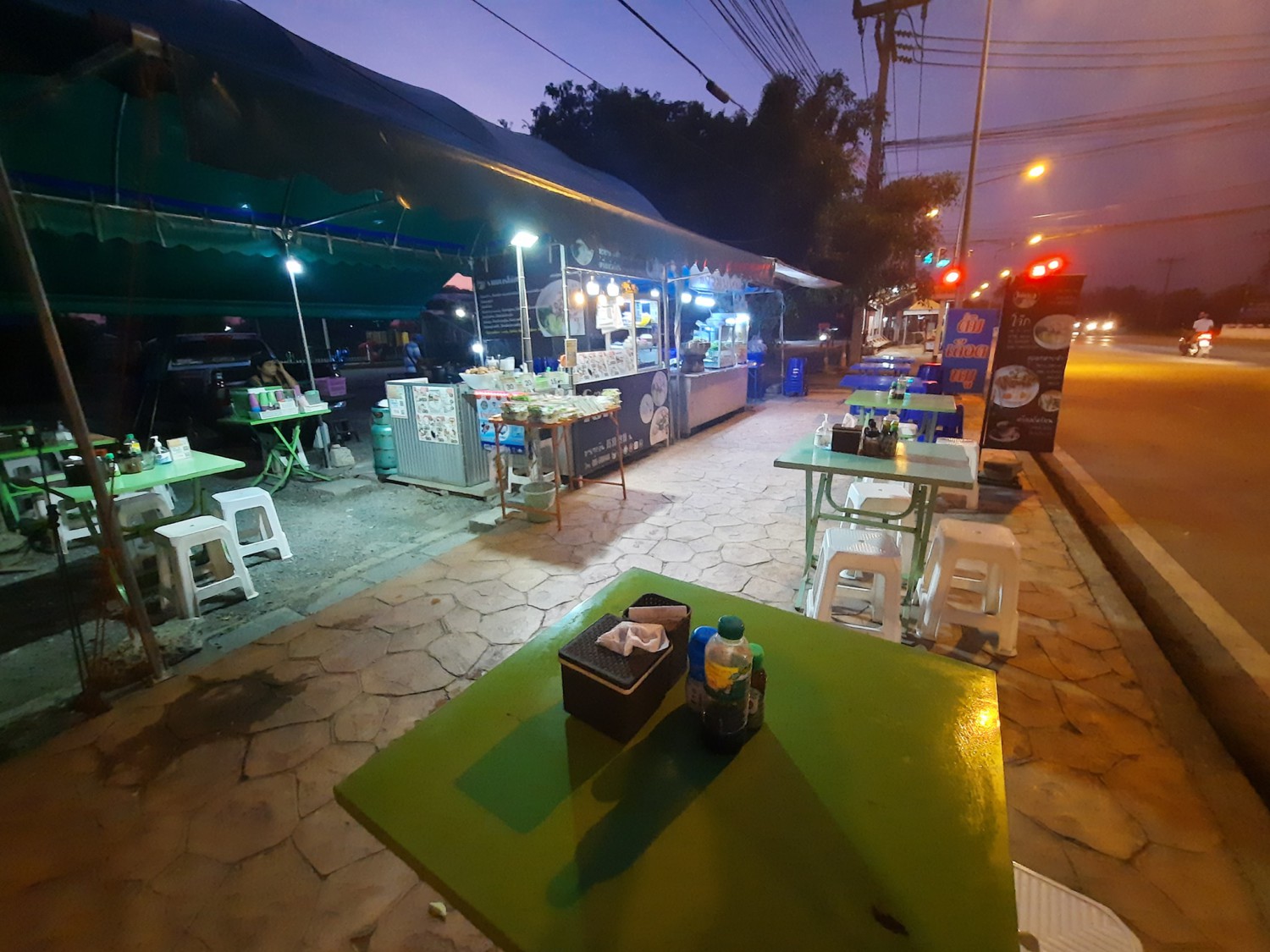 ร้านข้าวมันไก่เจี๊ยะโกยปึ่ง, รสนิยมข้าวมันไก่, สาขา 2, โจ๊ก9บาท ป๊อกแป๊ก, ครัวกิตติพร, ขาหมู จูเจี่ยว 猪脚, ต้มเลือดหมู เลิศสุธารส, บ.หินกองต้มเลือดหมู&amp;กะเพราเป็ด, บ้านซาลาเปา สระบุรี, ญวน, ราดหน้าเลี่ยวตังไล้, โกจิวข้าวมันไก่ตอน, E-PED eatery, Pita Cafe’ &amp; Eatery, เอกรส, ข้าวแกงครัวไทย ป้าเบี้ยว-ลุงเปี๊ยก, โจ๊กแม่กุหลาบ &amp; ก๋วยเตี๋ยวเนื้อวัวนายเฮง