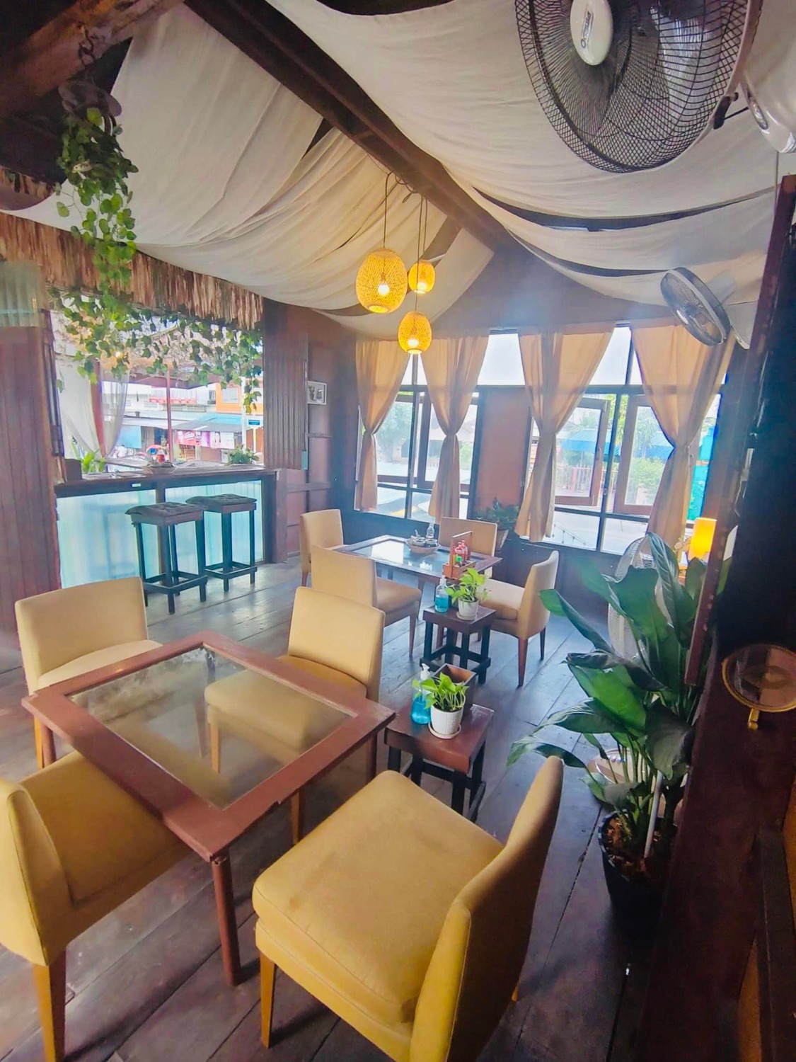 ร้านข้าวมันไก่เจี๊ยะโกยปึ่ง, รสนิยมข้าวมันไก่, สาขา 2, โจ๊ก9บาท ป๊อกแป๊ก, ครัวกิตติพร, ขาหมู จูเจี่ยว 猪脚, ต้มเลือดหมู เลิศสุธารส, บ.หินกองต้มเลือดหมู&amp;กะเพราเป็ด, บ้านซาลาเปา สระบุรี, ญวน, ราดหน้าเลี่ยวตังไล้, โกจิวข้าวมันไก่ตอน, E-PED eatery, Pita Cafe’ &amp; Eatery, เอกรส, ข้าวแกงครัวไทย ป้าเบี้ยว-ลุงเปี๊ยก, โจ๊กแม่กุหลาบ &amp; ก๋วยเตี๋ยวเนื้อวัวนายเฮง