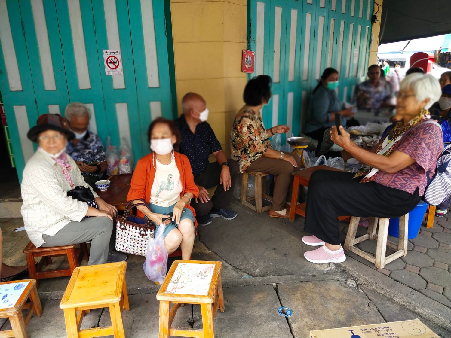 ผัดไท ท่ายาง, เจียมเลี้ยงเซี้ย, เจ๊กเม้ง ก๋วยเตี๋ยวเนื้อต้นตำรับเพชรบุรี, โอวทึ้ง นายกี๋, ครัวป้าเฉลียว, ครัวไข่มุก สะพานปลา ชะอำ, ขนมจีน ทอดมัน ท่งเชียง, พวงเพชร, ทรายทอดมัน บขส.เก่า, ข้าวแช่ป้าเอื้อน หน้ากาชาด เพชรบุรี, เจ๊แดงบางควาย, ร้านอาหารบ้านป้าองุ่น "ร้านเก่า 50 ปี", บ้านยายกับตา, ก๋วยเตี๋ยวเนื้อ &amp; ไก่ “แดงโรงฝ้าย”ตรงข้ามปั้มมานิต 