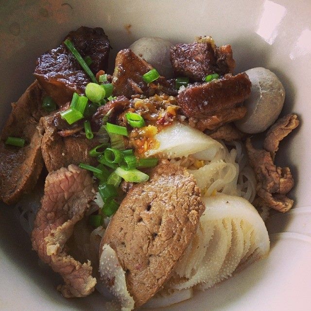 ผัดไท ท่ายาง, เจียมเลี้ยงเซี้ย, เจ๊กเม้ง ก๋วยเตี๋ยวเนื้อต้นตำรับเพชรบุรี, โอวทึ้ง นายกี๋, ครัวป้าเฉลียว, ครัวไข่มุก สะพานปลา ชะอำ, ขนมจีน ทอดมัน ท่งเชียง, พวงเพชร, ทรายทอดมัน บขส.เก่า, ข้าวแช่ป้าเอื้อน หน้ากาชาด เพชรบุรี, เจ๊แดงบางควาย, ร้านอาหารบ้านป้าองุ่น "ร้านเก่า 50 ปี", บ้านยายกับตา, ก๋วยเตี๋ยวเนื้อ &amp; ไก่ “แดงโรงฝ้าย”ตรงข้ามปั้มมานิต 