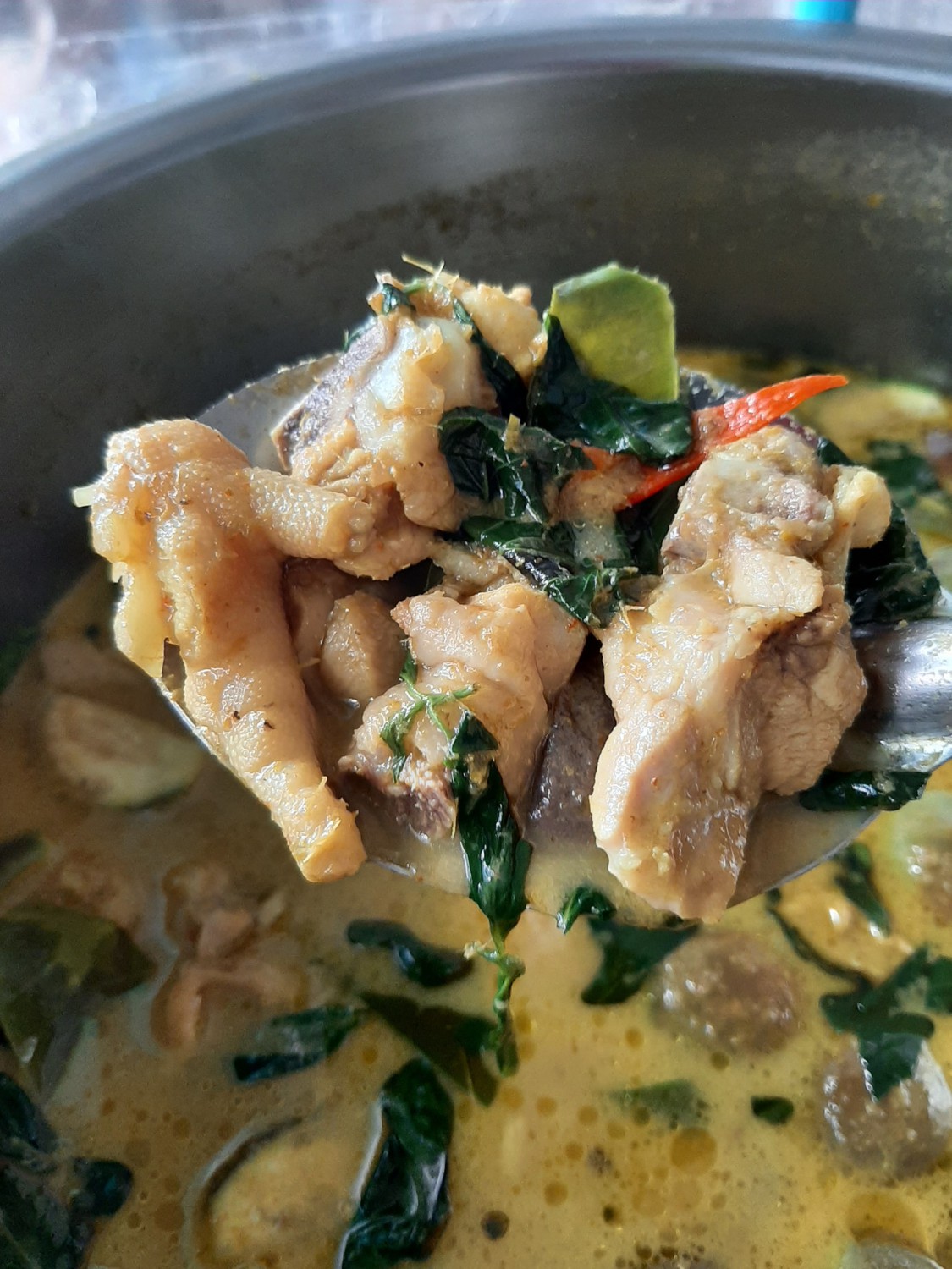 ผัดไท ท่ายาง, เจียมเลี้ยงเซี้ย, เจ๊กเม้ง ก๋วยเตี๋ยวเนื้อต้นตำรับเพชรบุรี, โอวทึ้ง นายกี๋, ครัวป้าเฉลียว, ครัวไข่มุก สะพานปลา ชะอำ, ขนมจีน ทอดมัน ท่งเชียง, พวงเพชร, ทรายทอดมัน บขส.เก่า, ข้าวแช่ป้าเอื้อน หน้ากาชาด เพชรบุรี, เจ๊แดงบางควาย, ร้านอาหารบ้านป้าองุ่น "ร้านเก่า 50 ปี", บ้านยายกับตา, ก๋วยเตี๋ยวเนื้อ &amp; ไก่ “แดงโรงฝ้าย”ตรงข้ามปั้มมานิต 