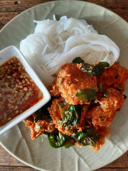 ผัดไท ท่ายาง, เจียมเลี้ยงเซี้ย, เจ๊กเม้ง ก๋วยเตี๋ยวเนื้อต้นตำรับเพชรบุรี, โอวทึ้ง นายกี๋, ครัวป้าเฉลียว, ครัวไข่มุก สะพานปลา ชะอำ, ขนมจีน ทอดมัน ท่งเชียง, พวงเพชร, ทรายทอดมัน บขส.เก่า, ข้าวแช่ป้าเอื้อน หน้ากาชาด เพชรบุรี, เจ๊แดงบางควาย, ร้านอาหารบ้านป้าองุ่น "ร้านเก่า 50 ปี", บ้านยายกับตา, ก๋วยเตี๋ยวเนื้อ &amp; ไก่ “แดงโรงฝ้าย”ตรงข้ามปั้มมานิต 