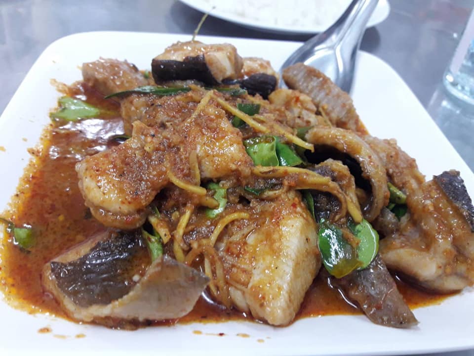 ผัดไท ท่ายาง, เจียมเลี้ยงเซี้ย, เจ๊กเม้ง ก๋วยเตี๋ยวเนื้อต้นตำรับเพชรบุรี, โอวทึ้ง นายกี๋, ครัวป้าเฉลียว, ครัวไข่มุก สะพานปลา ชะอำ, ขนมจีน ทอดมัน ท่งเชียง, พวงเพชร, ทรายทอดมัน บขส.เก่า, ข้าวแช่ป้าเอื้อน หน้ากาชาด เพชรบุรี, เจ๊แดงบางควาย, ร้านอาหารบ้านป้าองุ่น "ร้านเก่า 50 ปี", บ้านยายกับตา, ก๋วยเตี๋ยวเนื้อ &amp; ไก่ “แดงโรงฝ้าย”ตรงข้ามปั้มมานิต 