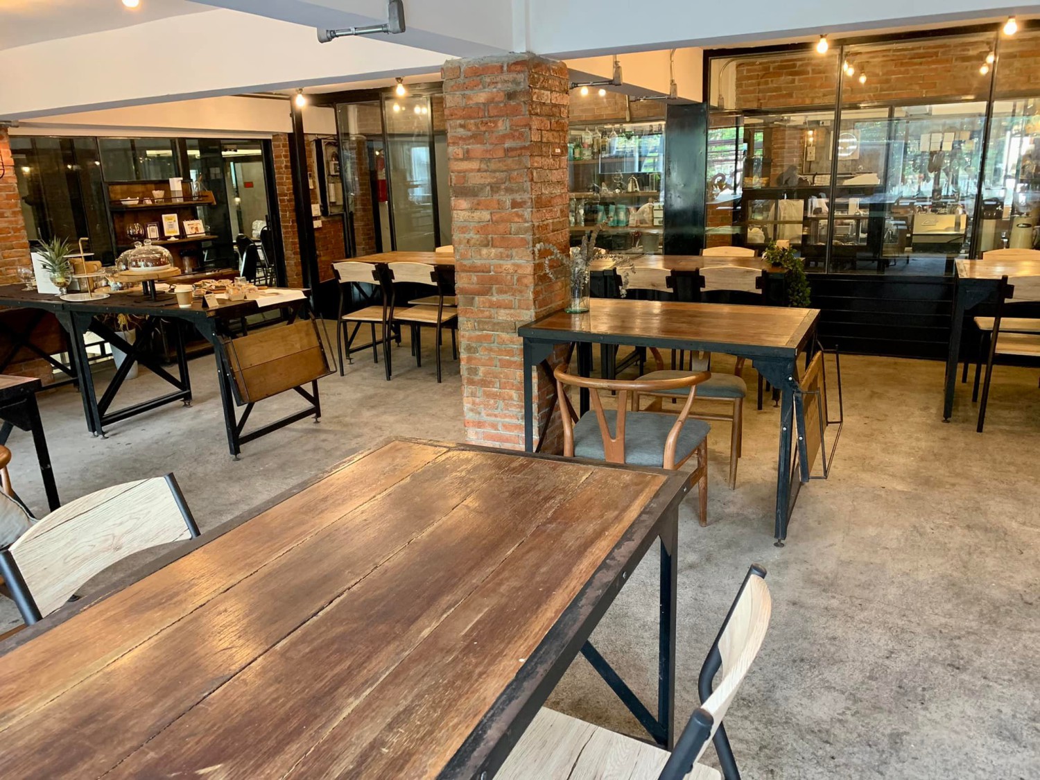 Flinders Street Cafe, Simplycafebkk, Neighbor cats koff bar, Bunnierista, Blend cafe, Hatchery, SEVENDAYS cafe &amp; bakehouse, Smith &amp; Rabbit Cuisine