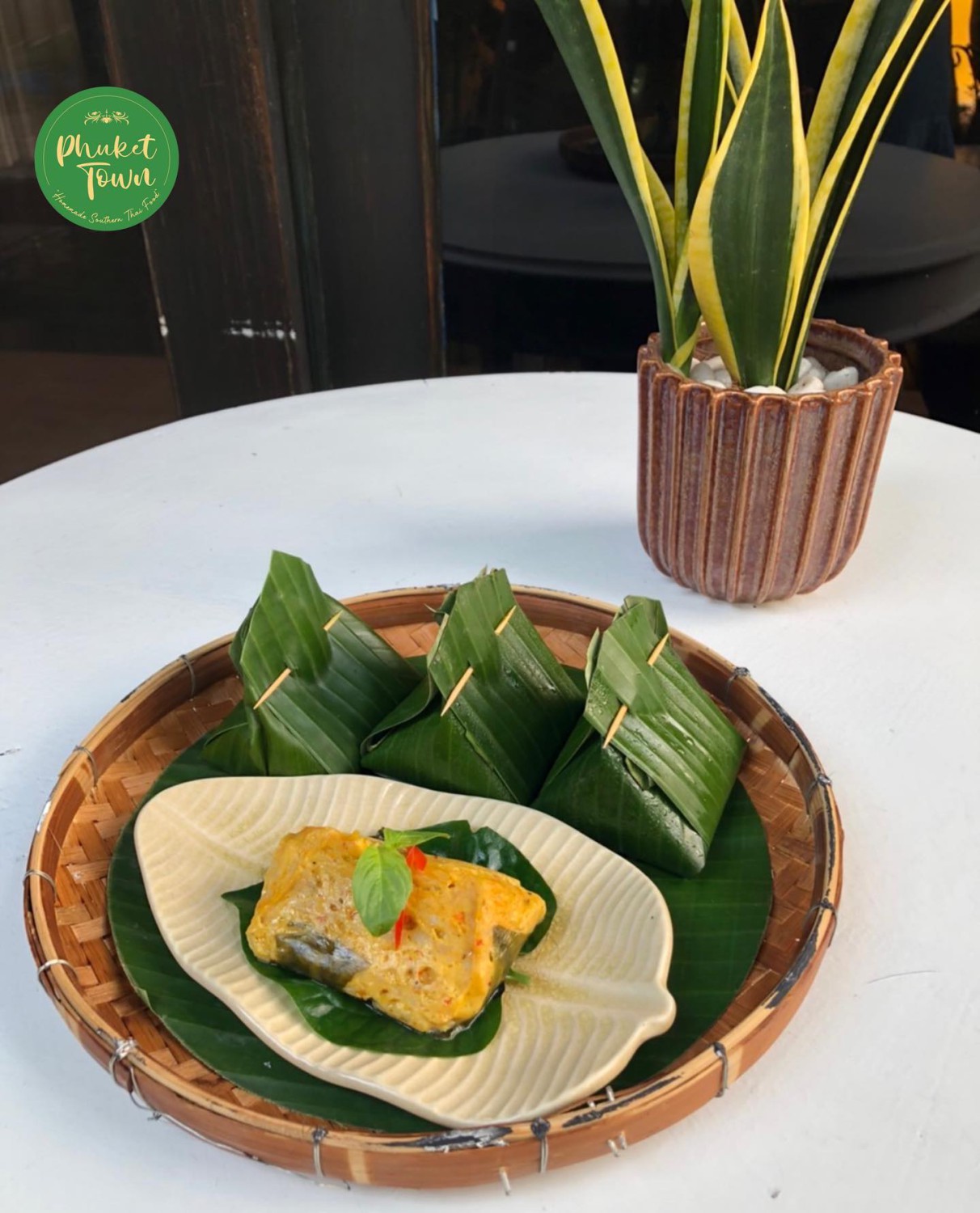 NARA Thai Cuisine, ธธดา TH•TH•DAH, Marie Guimar, อรุณ, Phuket Town Restaurant, บ้านรับรอง, ต้นเครื่อง, Ruen Noppagao - ร้านอาหารเรือนนพเก้า, บ้านไอซ์, กลางซอย, อ้อยหวาน, Simmer by Praha , Ther Dining & Bar, Na Bowon ณ บวร, คุณเอียดชาววัง & ANYA Cafe', Supanniga Eating Room, สาขาท่าเตียน