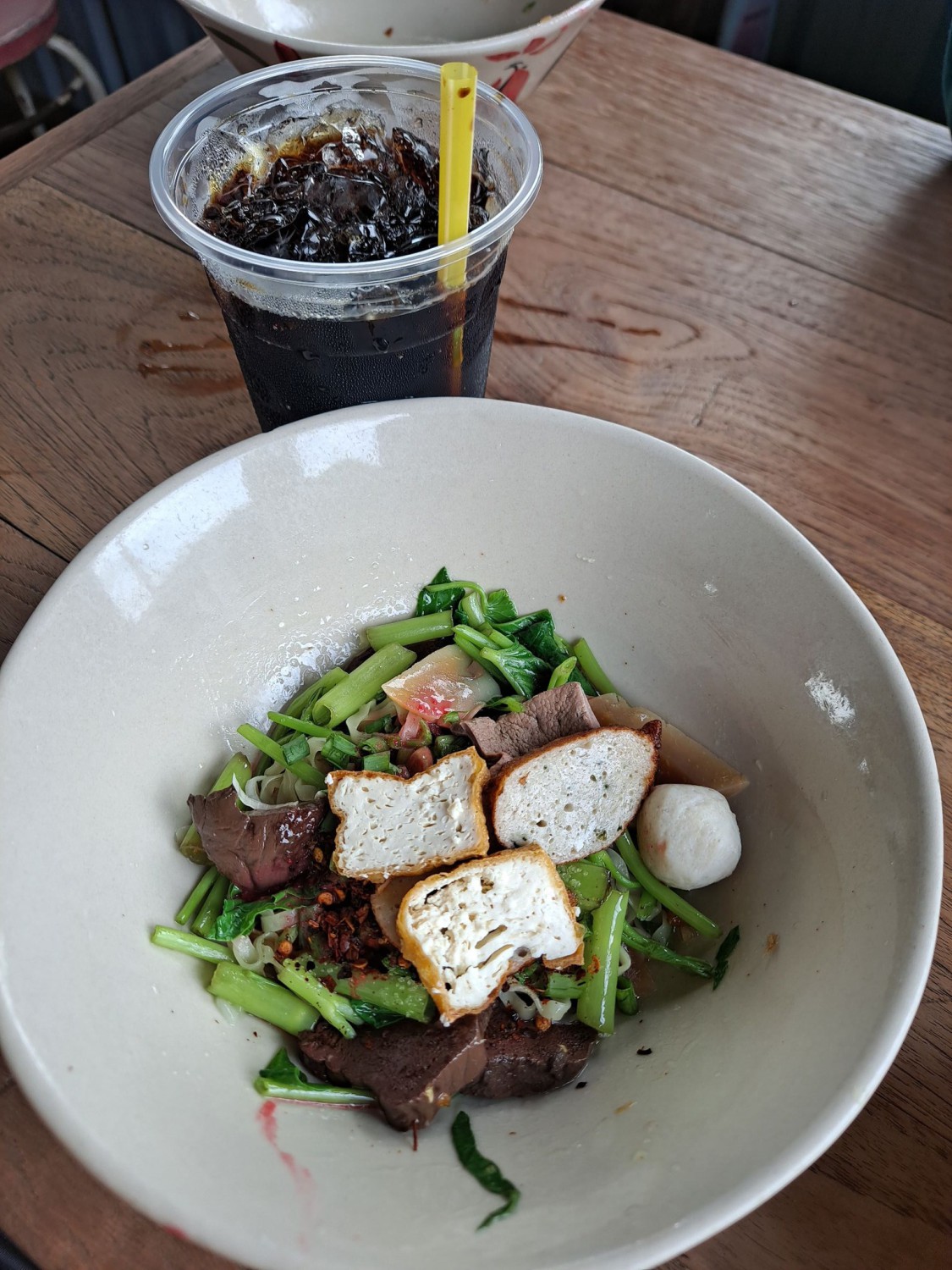 ก๋วยเตี๋ยวสูตรโบราณป้าพร, ร้านหอยทอดสิงห์บุรี, หมูสะเต๊ะ เฮียแกละ, ร้านจุ้งบริการ, ก๋วยเตี๋ยวหมูเฮียติ่ง, ก๋วยเตี๋ยวหมูเฮียติ่ง เปิดบริการตามปกติ ทุกวัน เวลา 10:00–19:00 น. สอบถามเพิ่มเติม โทร. 081 365 8495 , ร้านหอยทอดย่าชิต หน้าวัดธรรมนิยม อยุธยา, ก๋วยเตี๋ยวเรือไก่ฉีกป้าปุ๊, บ้านไม้ริมน้ำ, ก๋วยเตี๋ยวไทยบ้านคุณยายหยด สาขาอยุธยา
