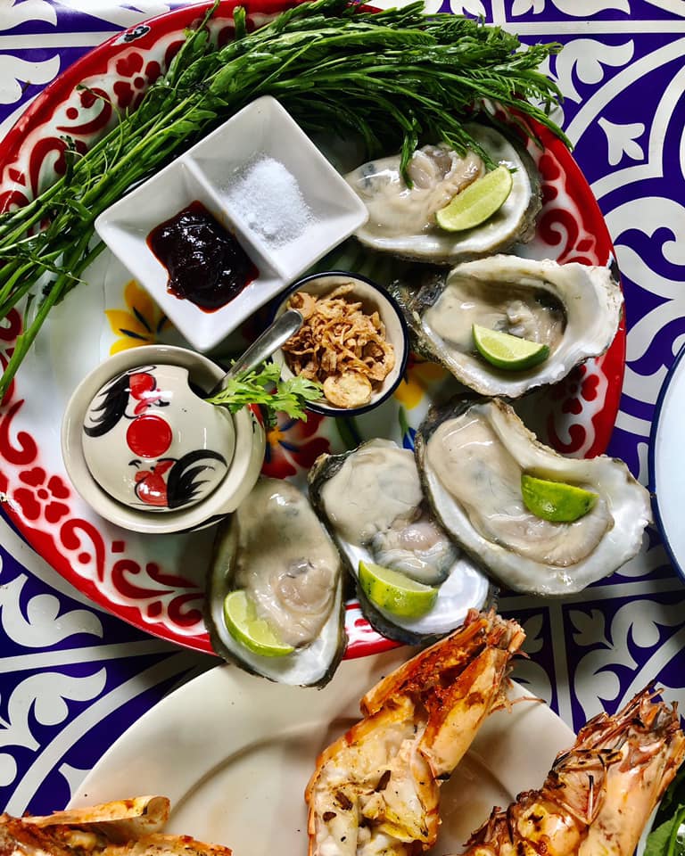 บ้านสวนลุงไข่, พี่เชษฐ์, Sawasdee-CuP Samui, ร้านอาหารข้าวหอม เกาะสมุย, ครัวชาวบ้าน, ท่าเรือสมุยซีฟู้ด, เสบียงเล, Mira Serene, โกเซ้ง เกาะสมุย, ครัวเสวยสมุย, The Roof Samui, มิสสมุย, Jam restaurant