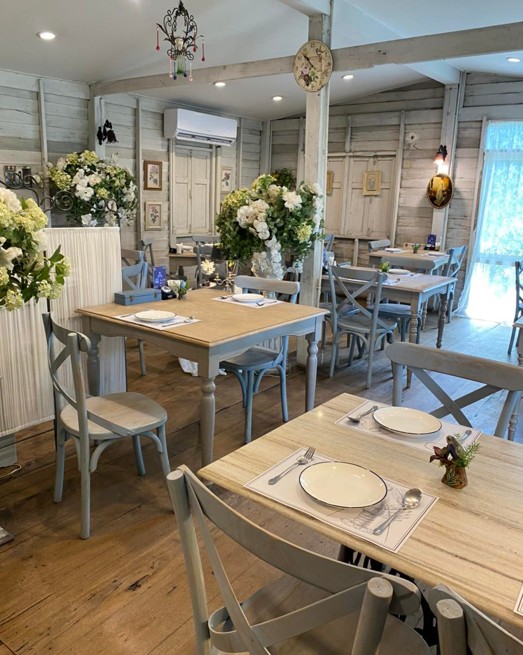Midwinter, Dandelion Bake Studio, Cafe Reverie, Portobello & Désiré, Level 50 by SEE FAH, Siam Yacht Club, Blue Sky, at Centara Grand, Mezzaluna Restaurant