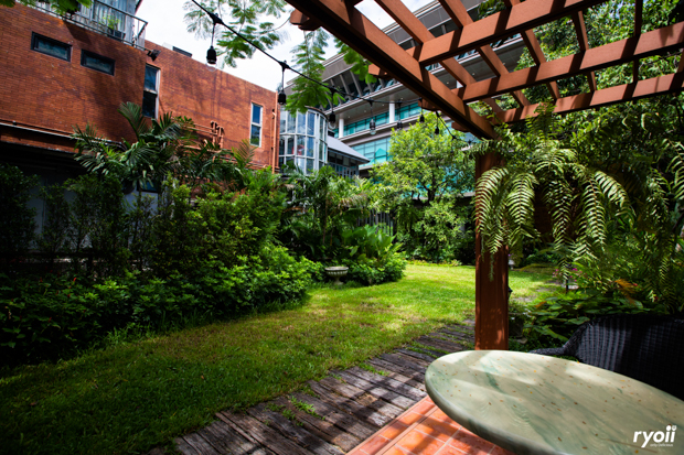 บ้านสวย ในสวน, Siam Brasserie , The Treehouse Nongchok, Natura Cafe, BaanNaiSuan Cafe&Yoga, Patom, Portobello & Désiré, ครัวบ้านสวนสุวรรณ, ร้านอาหารฐิตารีย์ สวนรถไฟ จตุจักร, บ้านสวน อบอวลรัก