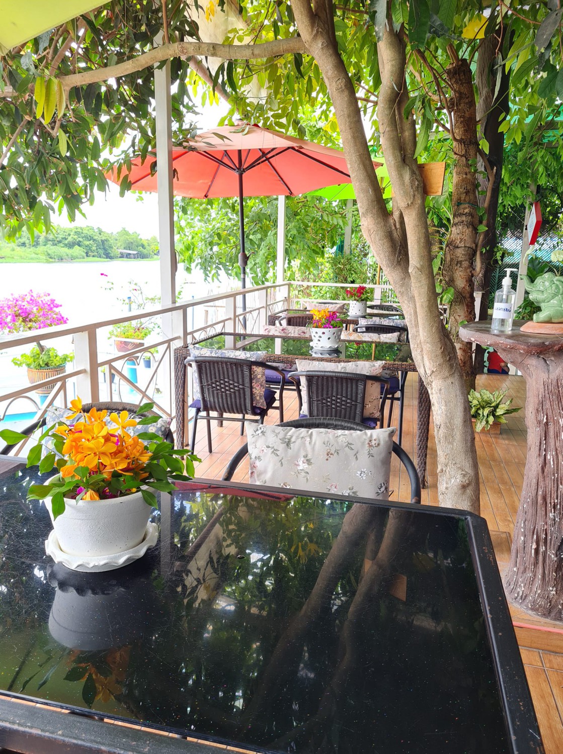 NARA Thai Cuisine, ธธดา TH•TH•DAH, Marie Guimar, อรุณ, Phuket Town Restaurant, บ้านรับรอง, ต้นเครื่อง, Ruen Noppagao - ร้านอาหารเรือนนพเก้า, บ้านไอซ์, กลางซอย, อ้อยหวาน, Simmer by Praha , Ther Dining & Bar, Na Bowon ณ บวร, คุณเอียดชาววัง & ANYA Cafe', Supanniga Eating Room, สาขาท่าเตียน