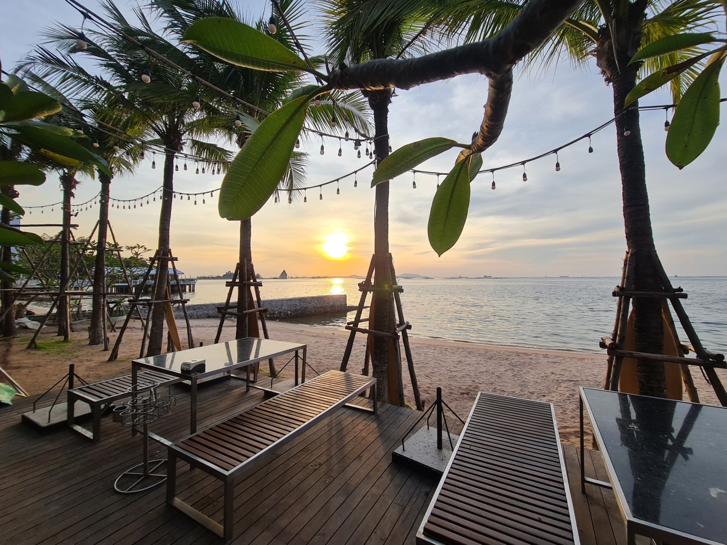 Pop View, ครัวบ้านกลางทะเล, Ripple Sea, ร้านลับหมึกช๊อต อ่าวอุดมซอย17, ร้านป๋าดำซีฟู้ด, ป้าแอ๊ดซีฟู๊ด, ติดดินซีฟู้ด, มุมอร่อย ศรีราชา, TOH CREW, เรือนน้ำซีฟู๊ด ศรีราชา, ครัวทะเล จันผา, ร้านอาหาร เฒ่าทะเล ซีฟู๊ด อ่าวอุดม, ร้านป้อมกินแล้วรวย