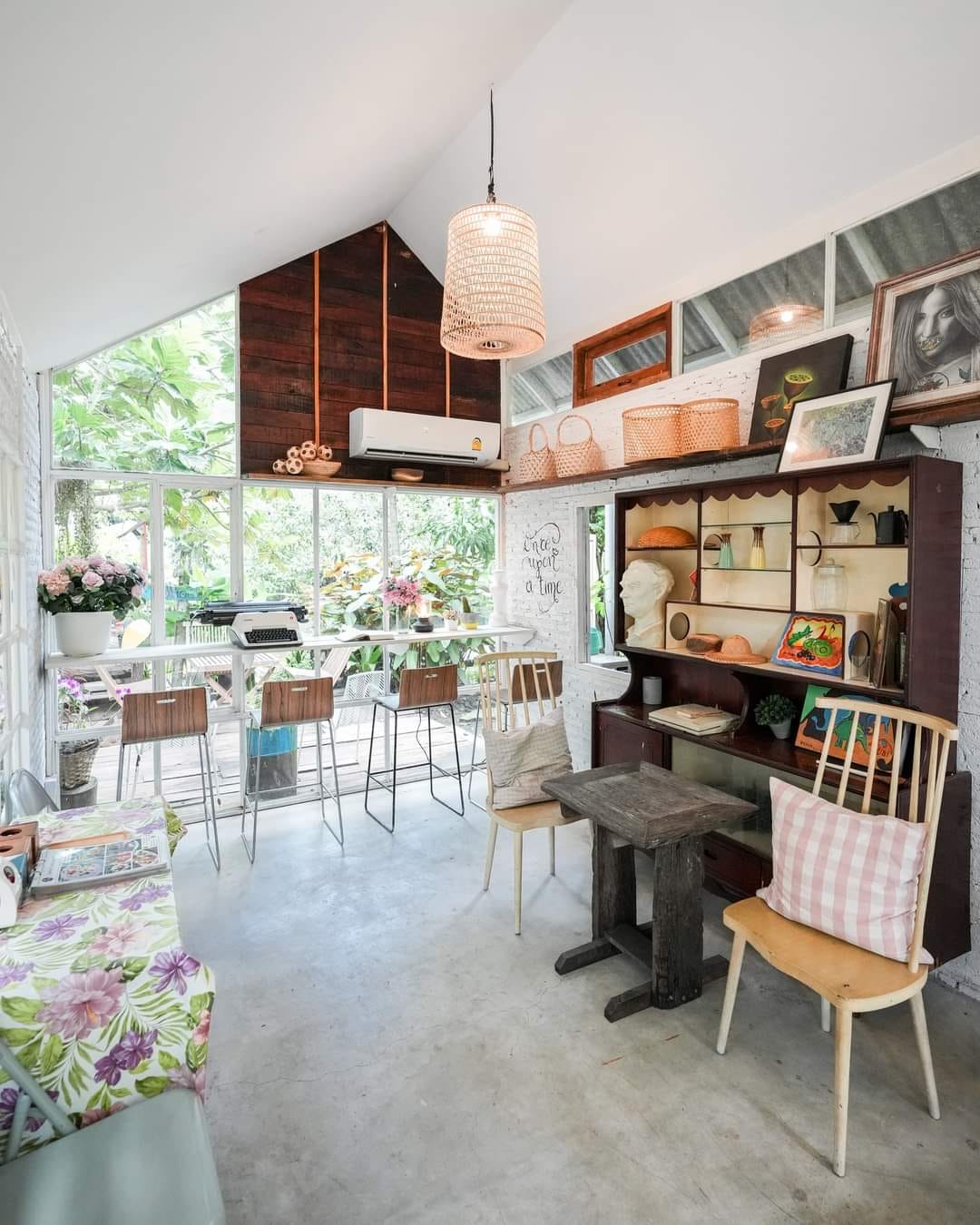 Autumn haus, YOJU Cafe, Lemon Me Farm, STARTCafé, Lot no.8 cafe, 23 cafe and bistro, STAY WITH TREE cafe, April Flavors cafe, Destiny cafe', บ้านปายนา, DUBUA CAFE, House of Chandra - เสน่ห์จันทน์ , 11 Elephant Dessert Cafe, Hangar Cafe', Merce Cafe & Restaurant, Ton Khao Terrace, O2 Kaffee & Bistro, Pomelo Cafe, Little tree, Chinu Coffee