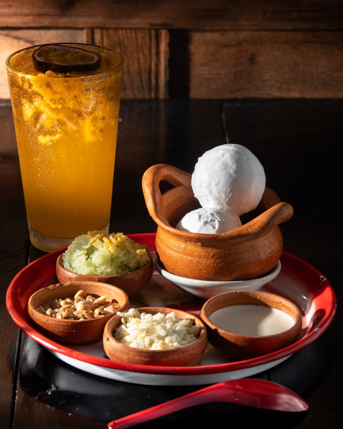 ประจักษ์, REN Cafe and Goods, Tostato Charoen Krung, ตั้งใจย่าง, Sarnies Bangkok, HĒIJīi Bangkok, เล่าสี่ เกาเหลาเลือดหมู, Henryfry, ทับทิมกรอบ หน้าวัดสุทธิ, ลูกชิ้นปลาเจ้าหลง, Baan Phadthai, เชอร์รี่ เย็นตาโฟ, ร้านเหรียญทอง เจริญกรุง 23, ก๋วยเตี๋ยวหลอดเจ๊ใหญ่, ฮ้งลูกชิ้นปลาเยาวราช