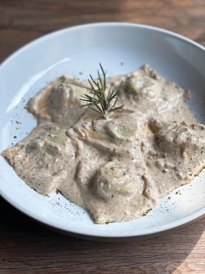 Pizzeria Limoncello, เชฟถนอม, กลมกล่อม BY CHEF AKE, Ciao Pizza, Pizza Aroy, Pizza Massilia, Grazie Pizzeria, The Garden Dough, Lanta Pizzeria, Mama Dolores, PizzaPazza, Dressage Horse Café, Pizzazo, Shelter Pizza พิซซ่าเตาถ่าน