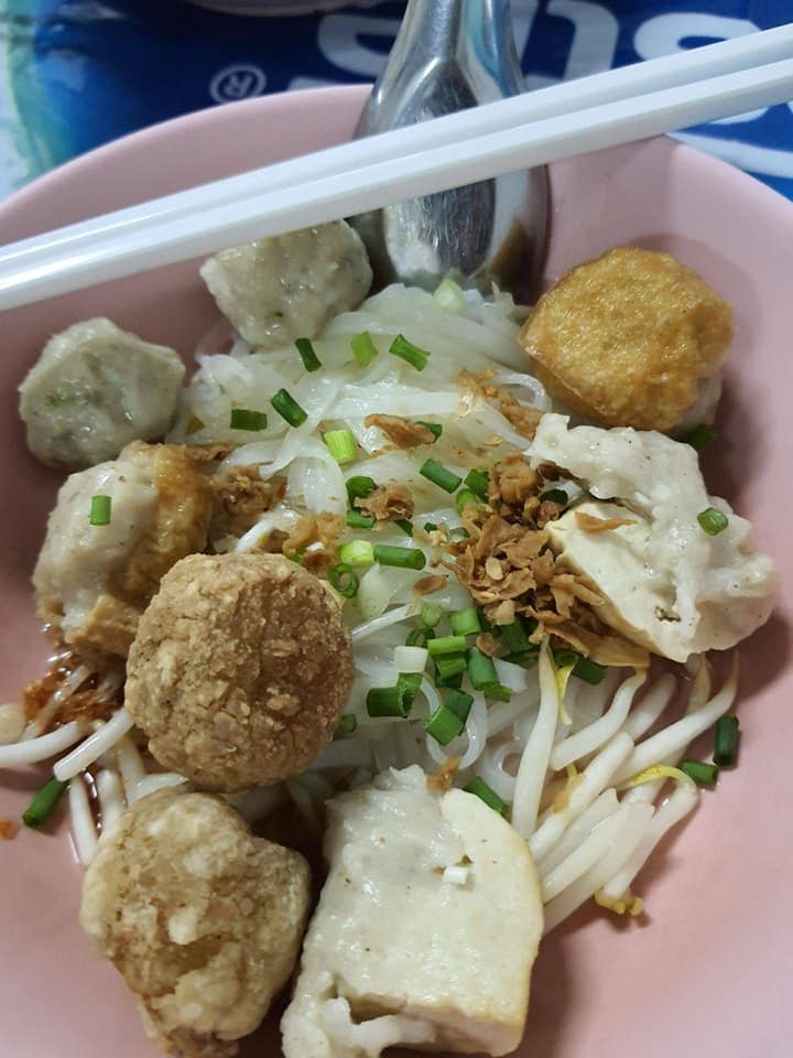 เย็นตาโฟรสเด็ดโบสถ์แม่พระฟาติมา, เย็นตาโฟ คอนแวนต์, อู๋ เย็นตาโฟประตูผี, ร้านไทยรุ่งเรืองเย็นตาโฟเจริญผล, ศาลาแดงเย็นตาโฟ, ปุ๊ เย็นตาโฟ, เตี้ยเย็นตาโฟ, ชาละวันเย็นตาโฟ, เฮียตี๋ ก๋วยเตี๋ยวลูกชิ้นปลาเย็นตาโฟเยาวราชลาดพร้าววังหิน, จิระเย็นตาโฟ, โฟพ่นไฟ, พัวกี่, นายอ้วนเย็นตาโฟเสาชิงช้า, เจ๊อี่ เย็นตาโฟ ต้มยำ, ก๋วยเตี๋ยวเย็นตาโฟพี่หมู รสเด็ด, เม้งโภชนา ปิ่นเกล้า ลูกชิ้นปลา, เจ๊น้อยเย็นตาโฟ พระราม4, เย็นตาโฟ62, ใช่ เตี๋ยวปลา, เย็นตาโฟโพธาราม, เจ้อ้วนเย็นตาโฟ Jeauan yentafo, เย็นตาโฟฮ่องเต้ ศรีย่าน, เย็นตาโฟป้าเสนา เล้งแซ่บ, เพ้งเย็นตาโฟเจ้าเก่า ตลาดห้วยขวาง
