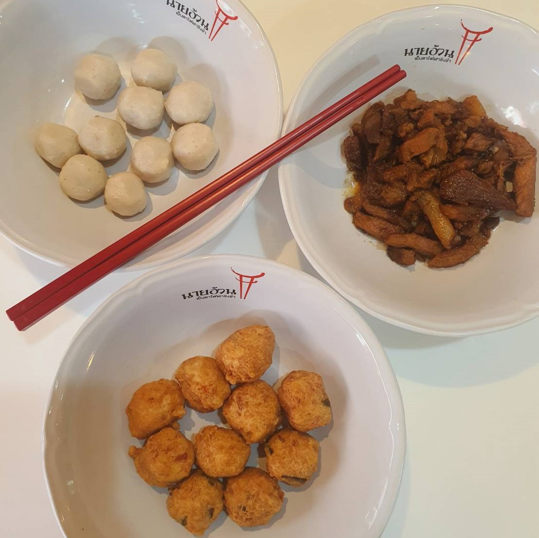 Anya Authentic Thai Cuisine, Kinu, สาขาเสาชิงช้า, ภูธรบาร์, ครัวอัปษร, สาขาถนนดินสอ, ขนมกุ๋ยช่ายเจ๊ต้อย, ตาชัยก๋วยเตี๋ยวสุโขทัย, โกปี๊เฮี้ยะไถ่กี่ ณ เสาชิงช้า, ไทยทำ เกาเหลาสมองหมู, จิต เตาถ่าน, ศิริพรโภชนา, มนต์ นมสด, เจ๊นี เผือกหิมะ, ลูกชิ้นหมูแพร่งนรา, นายอ้วนเย็นตาโฟเสาชิงช้า, สุขนิยม ขนมครกสิงคโปร์, ทิพย์สมัย ผัดไทยประตูผี, เช็งซิมอี๊ , สาขาเสาชิงช้า, Bite and Bond, ร้านติ่นฟง Tinn Feng, บรรพชน Bun Bar Chon, นมโจ เสาชิงช้า, ข้าวหมูแดงนายชุน