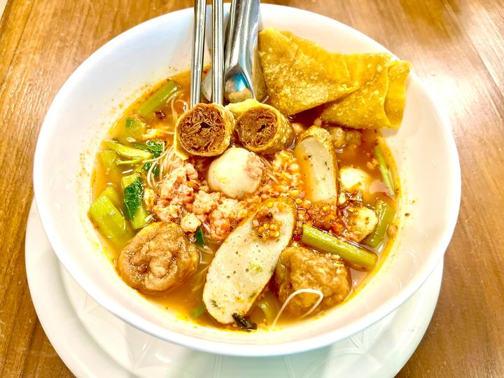 เย็นตาโฟรสเด็ดโบสถ์แม่พระฟาติมา, เย็นตาโฟ คอนแวนต์, อู๋ เย็นตาโฟประตูผี, ร้านไทยรุ่งเรืองเย็นตาโฟเจริญผล, ศาลาแดงเย็นตาโฟ, ปุ๊ เย็นตาโฟ, เตี้ยเย็นตาโฟ, ชาละวันเย็นตาโฟ, เฮียตี๋ ก๋วยเตี๋ยวลูกชิ้นปลาเย็นตาโฟเยาวราชลาดพร้าววังหิน, จิระเย็นตาโฟ, โฟพ่นไฟ, พัวกี่, นายอ้วนเย็นตาโฟเสาชิงช้า, เจ๊อี่ เย็นตาโฟ ต้มยำ, ก๋วยเตี๋ยวเย็นตาโฟพี่หมู รสเด็ด, เม้งโภชนา ปิ่นเกล้า ลูกชิ้นปลา, เจ๊น้อยเย็นตาโฟ พระราม4, เย็นตาโฟ62, ใช่ เตี๋ยวปลา, เย็นตาโฟโพธาราม, เจ้อ้วนเย็นตาโฟ Jeauan yentafo, เย็นตาโฟฮ่องเต้ ศรีย่าน, เย็นตาโฟป้าเสนา เล้งแซ่บ, เพ้งเย็นตาโฟเจ้าเก่า ตลาดห้วยขวาง