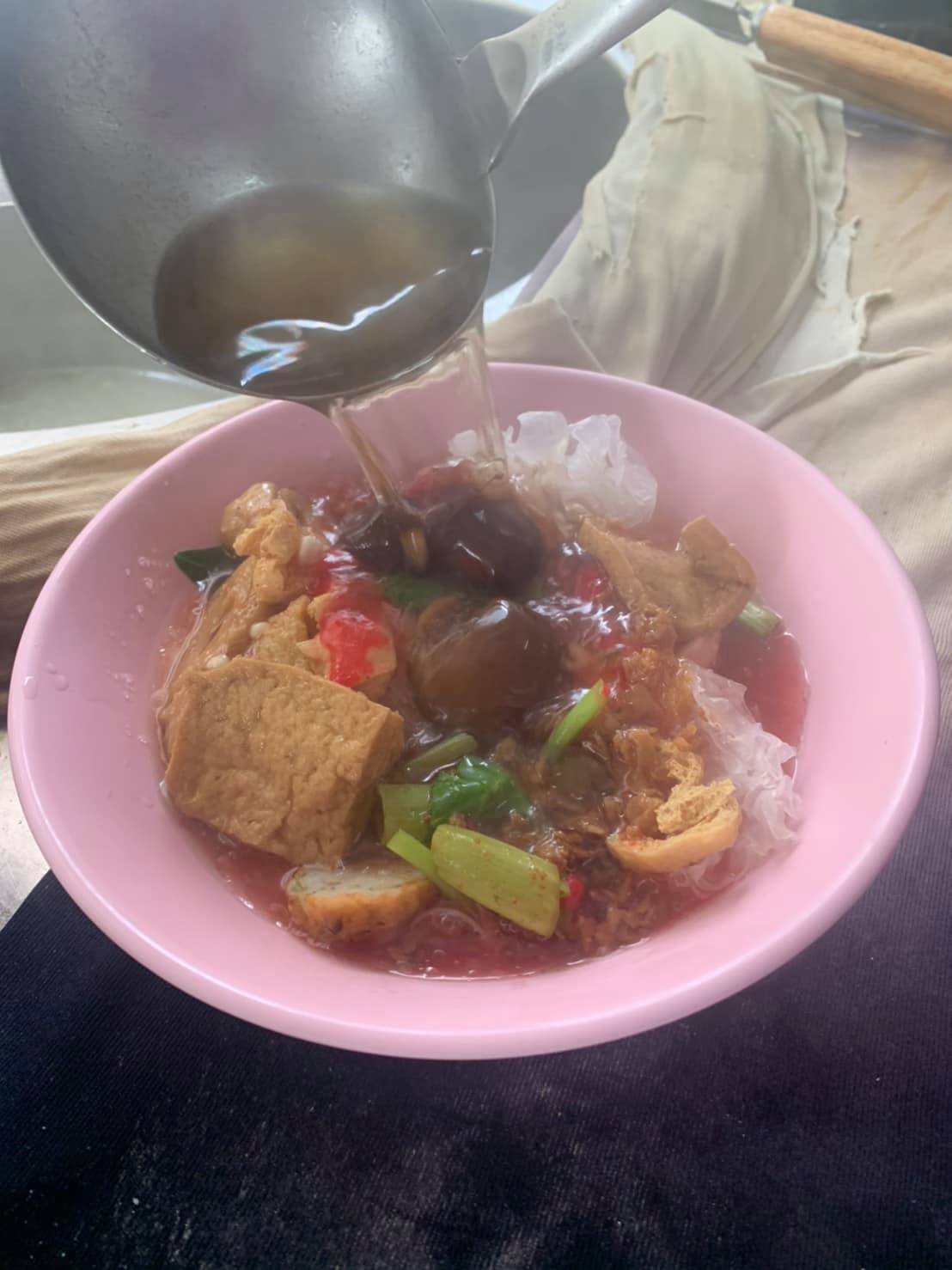 เย็นตาโฟรสเด็ดโบสถ์แม่พระฟาติมา, เย็นตาโฟ คอนแวนต์, อู๋ เย็นตาโฟประตูผี, ร้านไทยรุ่งเรืองเย็นตาโฟเจริญผล, ศาลาแดงเย็นตาโฟ, ปุ๊ เย็นตาโฟ, เตี้ยเย็นตาโฟ, ชาละวันเย็นตาโฟ, เฮียตี๋ ก๋วยเตี๋ยวลูกชิ้นปลาเย็นตาโฟเยาวราชลาดพร้าววังหิน, จิระเย็นตาโฟ, โฟพ่นไฟ, พัวกี่, นายอ้วนเย็นตาโฟเสาชิงช้า, เจ๊อี่ เย็นตาโฟ ต้มยำ, ก๋วยเตี๋ยวเย็นตาโฟพี่หมู รสเด็ด, เม้งโภชนา ปิ่นเกล้า ลูกชิ้นปลา, เจ๊น้อยเย็นตาโฟ พระราม4, เย็นตาโฟ62, ใช่ เตี๋ยวปลา, เย็นตาโฟโพธาราม, เจ้อ้วนเย็นตาโฟ Jeauan yentafo, เย็นตาโฟฮ่องเต้ ศรีย่าน, เย็นตาโฟป้าเสนา เล้งแซ่บ, เพ้งเย็นตาโฟเจ้าเก่า ตลาดห้วยขวาง