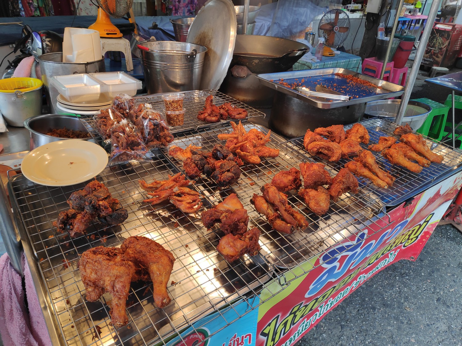 สวนชื่นสุข, Ar Restaurant Hatyai 嗳, ศิริ ต้มเลือดหมูหาดใหญ่, ไก่กรอบพี่เน่, ในรู, กุ๊กชัยติ่มซำ-ก๋วยเตี๋ยวราดหน้าปลากะพง, ร้านใต้ขอย ซอยตัน, กันเอง, หนานหยวน บะหมี่เกี๊ยวกุ้ง, สาขาปุณณกัณฑ์, ป่ายาง, บ้านก้ามปู, โชคดีแต่เตี้ยม บะกุ๊ดเต๋, ไก่ทอดหาดใหญ่มีนา, ร้านราดหน้าโกฉ่อน, ขนมจีนป้าชื่น, Space Bar, ขนมไข่เตาถ่านน้องนิล&คาเฟ่, ข้าวต้มรถแดง