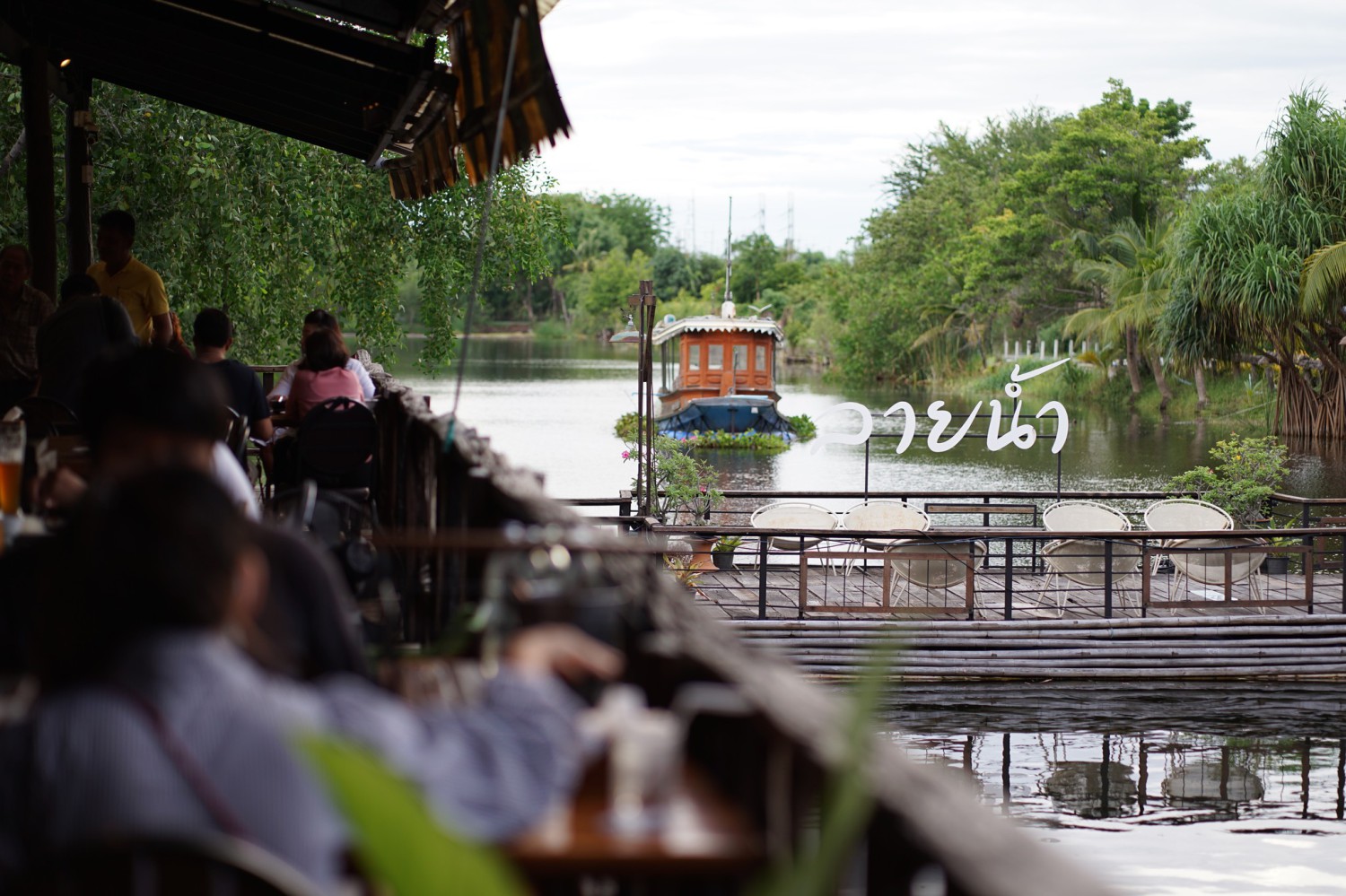 ร้านอ้นส้มตำปูม้า, ไผ่ขวาง, Zaab Station, เอมโอช by The Story, ครัวกางนา, คุ้มขวัญเจ้าเอย, ร้านบ้านเด, กุ่ยหมง, สวนอาหารเบญจรงค์ สุพรรณบุรี, ขัวะ, ลายน้ำ, มุมสบายครัวริมคลอง, ข้าวต้มโกเฑียร, นพรัตน์ ภัตตาคาร, กุ้งเป็น (เจ๊เน้ย), ขนาบน้ำสุพรรณบุรี and mellow, เรือนแพ (ครัวสุพรรณ) &amp; รีสอร์ท, ริมคลองเฮ้าส์, สุรชัยปลาเผา บึงไผ่แขก, Taiheiyo sushi suphanburi
