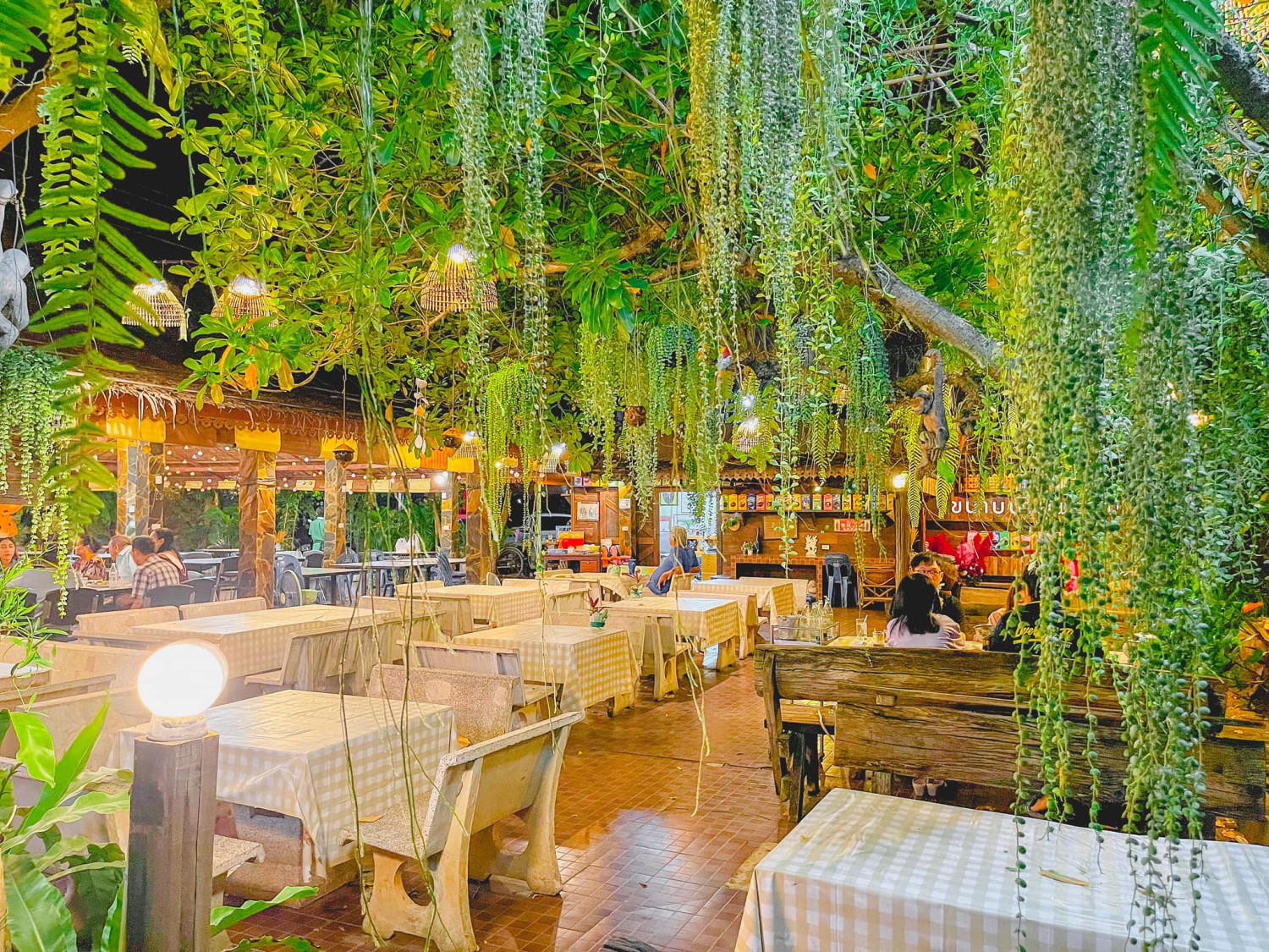 ร้านอ้นส้มตำปูม้า, ไผ่ขวาง, Zaab Station, เอมโอช by The Story, ครัวกางนา, คุ้มขวัญเจ้าเอย, ร้านบ้านเด, กุ่ยหมง, สวนอาหารเบญจรงค์ สุพรรณบุรี, ขัวะ, ลายน้ำ, มุมสบายครัวริมคลอง, ข้าวต้มโกเฑียร, นพรัตน์ ภัตตาคาร, กุ้งเป็น (เจ๊เน้ย), ขนาบน้ำสุพรรณบุรี and mellow, เรือนแพ (ครัวสุพรรณ) &amp; รีสอร์ท, ริมคลองเฮ้าส์, สุรชัยปลาเผา บึงไผ่แขก, Taiheiyo sushi suphanburi