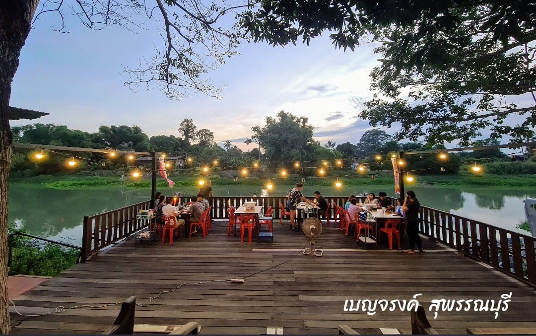 ร้านอ้นส้มตำปูม้า, ไผ่ขวาง, Zaab Station, เอมโอช by The Story, ครัวกางนา, คุ้มขวัญเจ้าเอย, ร้านบ้านเด, กุ่ยหมง, สวนอาหารเบญจรงค์ สุพรรณบุรี, ขัวะ, ลายน้ำ, มุมสบายครัวริมคลอง, ข้าวต้มโกเฑียร, นพรัตน์ ภัตตาคาร, กุ้งเป็น (เจ๊เน้ย), ขนาบน้ำสุพรรณบุรี and mellow, เรือนแพ (ครัวสุพรรณ) &amp; รีสอร์ท, ริมคลองเฮ้าส์, สุรชัยปลาเผา บึงไผ่แขก, Taiheiyo sushi suphanburi