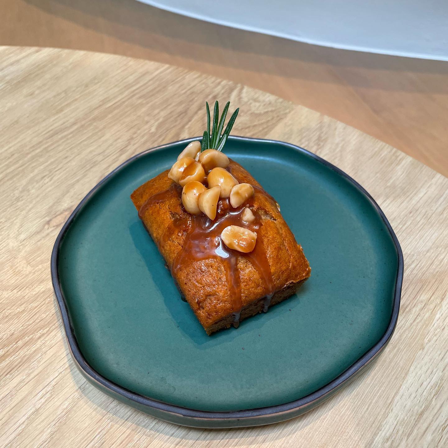 Anya Authentic Thai Cuisine, Kinu, สาขาเสาชิงช้า, ภูธรบาร์, ครัวอัปษร, สาขาถนนดินสอ, ขนมกุ๋ยช่ายเจ๊ต้อย, ตาชัยก๋วยเตี๋ยวสุโขทัย, โกปี๊เฮี้ยะไถ่กี่ ณ เสาชิงช้า, ไทยทำ เกาเหลาสมองหมู, จิต เตาถ่าน, ศิริพรโภชนา, มนต์ นมสด, เจ๊นี เผือกหิมะ, ลูกชิ้นหมูแพร่งนรา, นายอ้วนเย็นตาโฟเสาชิงช้า, สุขนิยม ขนมครกสิงคโปร์, ทิพย์สมัย ผัดไทยประตูผี, เช็งซิมอี๊ , สาขาเสาชิงช้า, Bite and Bond, ร้านติ่นฟง Tinn Feng, บรรพชน Bun Bar Chon, นมโจ เสาชิงช้า, ข้าวหมูแดงนายชุน