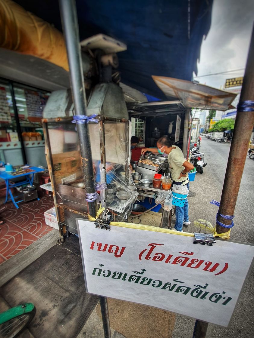 Recordoffee, มานพ สุกี้รถกระบะ, ก๋วยเตี๋ยวผัดงี่เง่า at เจ๊เบญ โอเดี้ยน, แดงราชาหอยทอด, ภัตตาคารกว้านสิ่วกี่, La Cabra Thailand, เจ๊คุ้งเกาเหลาเลือดหมู, ข้าวผัดปูตลาดน้อย