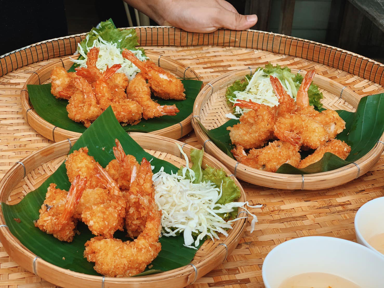 บ้านโพธิ์ริเวอร์ไซด์, ร้านอาหารมธุรสเรือนแพ, Baan Melon Desert, ร้านบ้านเบญฯ, บ้านปูกรรเชียง, ร้านกุ้งนาง, ร้านชวนมา ริมแม่น้ำบางปะกง, ครัวแม่ส้มเกลี้ยง, ครัวปลาเถื่อน, แพเคียงน้ำ, ลุงตีฟและยาย, รวยเรือนแพ, เอกเขนก, ชัยครับ, แพพยงค์ ริมน้ำ, 111/11 บ้านริมคลอง, มีน้ำ มีปลา cafe&amp;restaurant