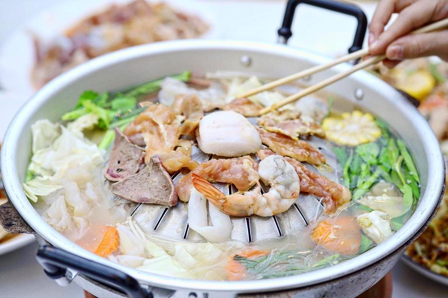 Everyday mookrata &amp; cafe, นั่งปิ้ง หมูกระทะ, Sky grill หมูกระทะ, อารียา หมูกระทะ สาขา 3 รูฟท็อป, หมูกระทะคนรวย, หมูหมึกกุ้ง, Bargyuu, ปิ้งเนย บุฟเฟ่ต์ปิ้งย่างกระทะร้อน อโศก on-the-roof