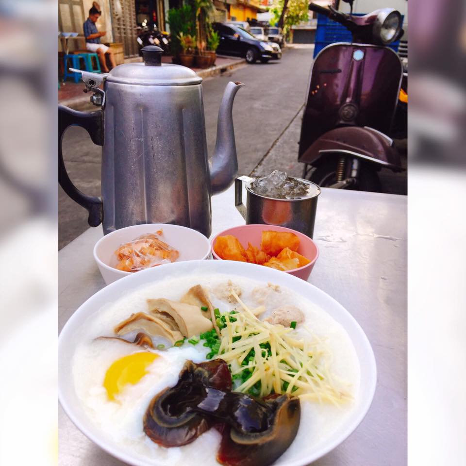 ก๋วยเตี๋ยวผัดงี่เง่า at เจ๊เบญ โอเดี้ยน, ร้านฮั้นโภชนา, เจ๊เฮี้ยง ก๋วยเตี๋ยวลูกชิ้นปลา ตลาดน้อย, ข้าวต้มปลาตลาดน้อย, Baan Chim Cha, อาฉีไก่ทอด, มานพ สุกี้รถกระบะ, แดงราชาหอยทอด, โจ๊ก เจ๊หมวยเกี้ย-ดั้งเดิม, เป็ดตุ๋นเจ้าท่า, ซี่โครงปราณ, คุณปุ๊กะหรี่ปั๊บ ณ ตลาดน้อย, แต้เล่าจิ้นเส็ง, Li Bing Waffle Parlour, Mana Craft, Jap Bread ตลาดน้อย, ฮงเซียงกง