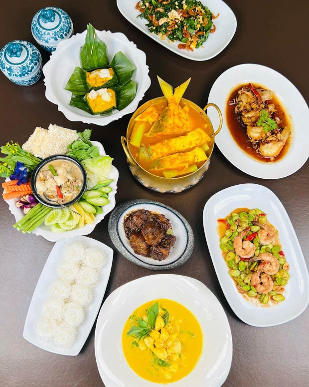 ครัวจำแลง แปลงกาย, ยุ้งข้าวหอม, ขมิ้น Camin Cuisine &amp; Cafe, สาขาอารีย์, ละมุนลิ้น โฮม คิทเช่น, ภูเก็จ, Bistro Palette, Aim.Bangkok, บ้านสะใภ้ใต้, ครัวข้าวหอม แกงปักษ์ใต้, บ้านไอซ์, Paknang.bkk, คุ้น•เคย Eatery, Cafe &amp; Bar, ครัวรสนคร, ครัวคุณอิ้น, สาขาเลียบทางด่วนรามอินทรา, ครัวปากพนัง (อาหารปักษ์ใต้), ปรายระย้า, เรือนแม่หลุย, มัลลิกา ชุมพร อาหารปักษ์ใต้