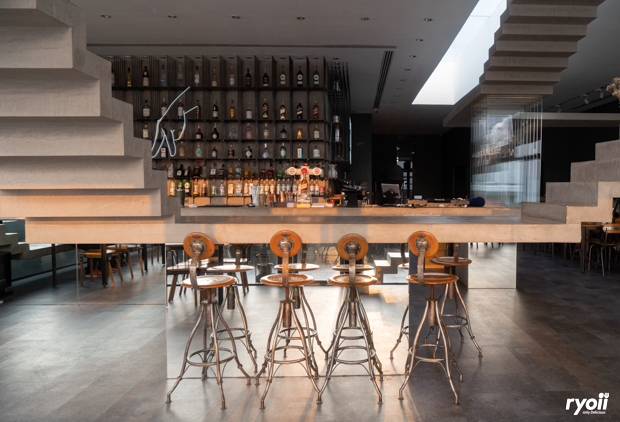 Pachi Bangkok, AINU Bar, Beer Belly Bkk, Cardroom BKK, She Bar, Rabbit Hole, Ekamai Beer House, SOHO BKK, Thonglor Yokocho トンロー横丁, Nowhere (โนแวร์), Another Round, HEAP Cafe' &amp; Restaurant