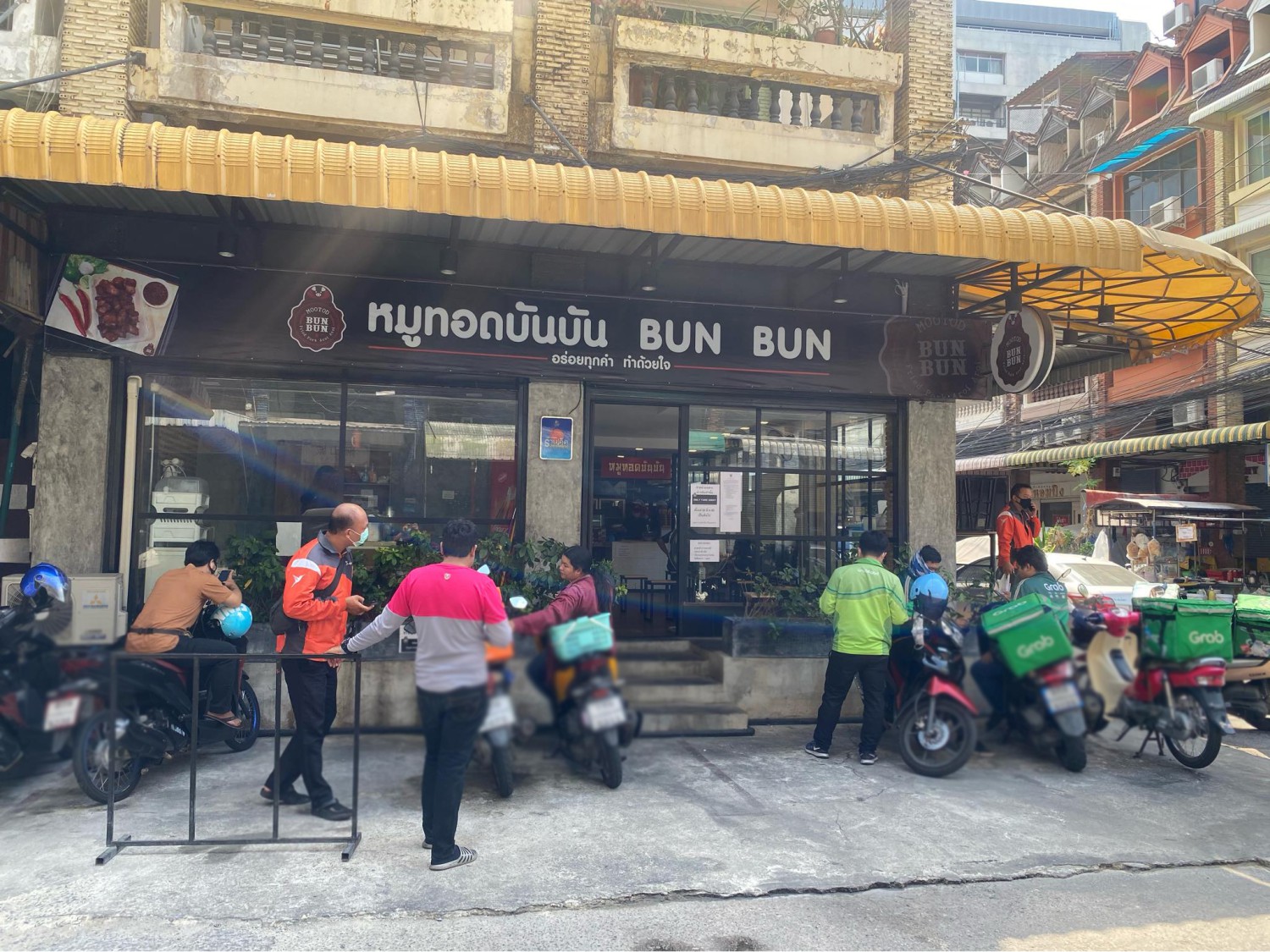 แชมป์ข้าวหมูทอด, สาขาพัทยา, หมูทอด BunBun, หมูทอด โพธิ์งาม - Rare Item, เหนียวหมู DRIVE THRU by i-Dle, ติดลม หมูทอดปลาร้า Delivery, หมูทอดเบรกแตก, หมูทอดจับกัง, หมูทอดราชวัตร, กินกันหมูทอด, หมูทอดติดฟัน, หมูหม้อเทพ, หมูทอดชาววัง, หมูทอดเจ๊จง, เฮงจัง หมูกระเทียม, Zaabmootod, ซุปเปอร์หมูทอด, แม่น้อยหมูทอด