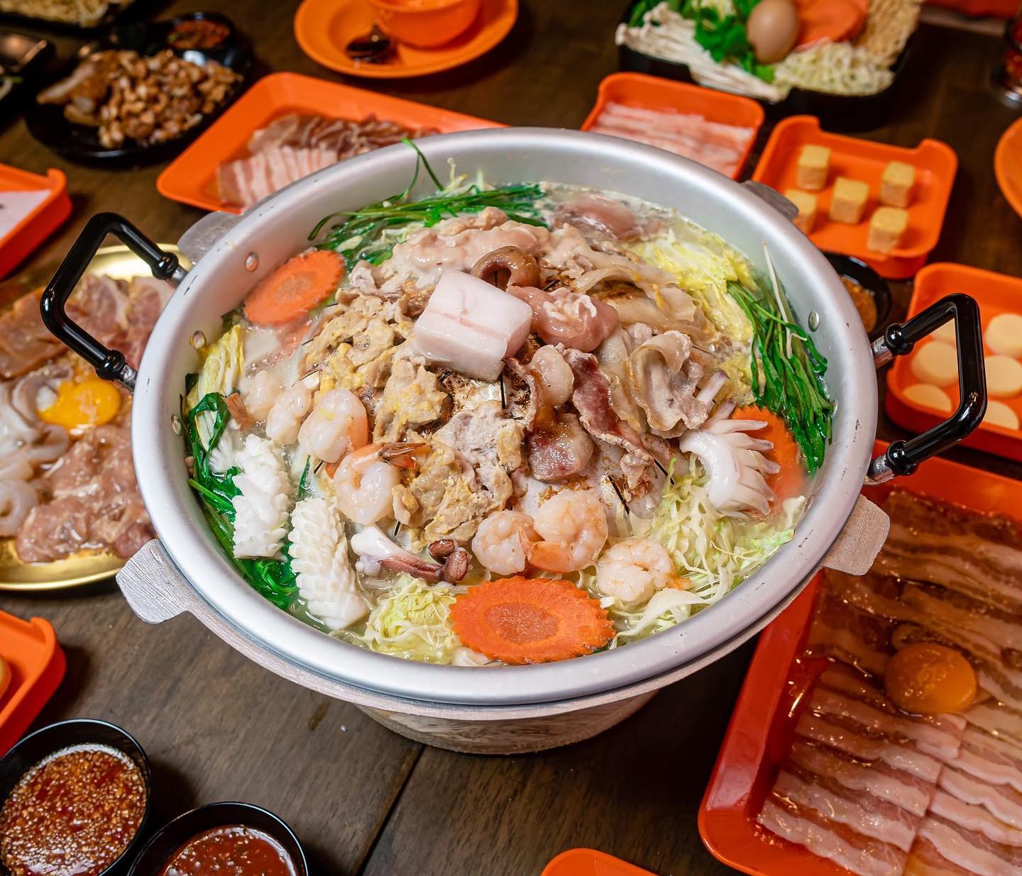Everyday mookrata &amp; cafe, นั่งปิ้ง หมูกระทะ, Sky grill หมูกระทะ, อารียา หมูกระทะ สาขา 3 รูฟท็อป, หมูกระทะคนรวย, หมูหมึกกุ้ง, Bargyuu, ปิ้งเนย บุฟเฟ่ต์ปิ้งย่างกระทะร้อน อโศก on-the-roof