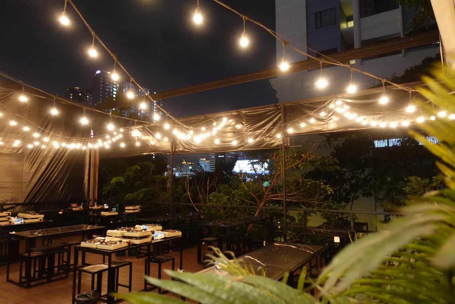 Everyday mookrata &amp; cafe, นั่งปิ้ง หมูกระทะ, Sky grill หมูกระทะ, อารียา หมูกระทะ สาขา 3 รูฟท็อป, หมูกระทะคนรวย, หมูหมึกกุ้ง, Bargyuu, ปิ้งเนย บุฟเฟ่ต์ปิ้งย่างกระทะร้อน อโศก on-the-roof