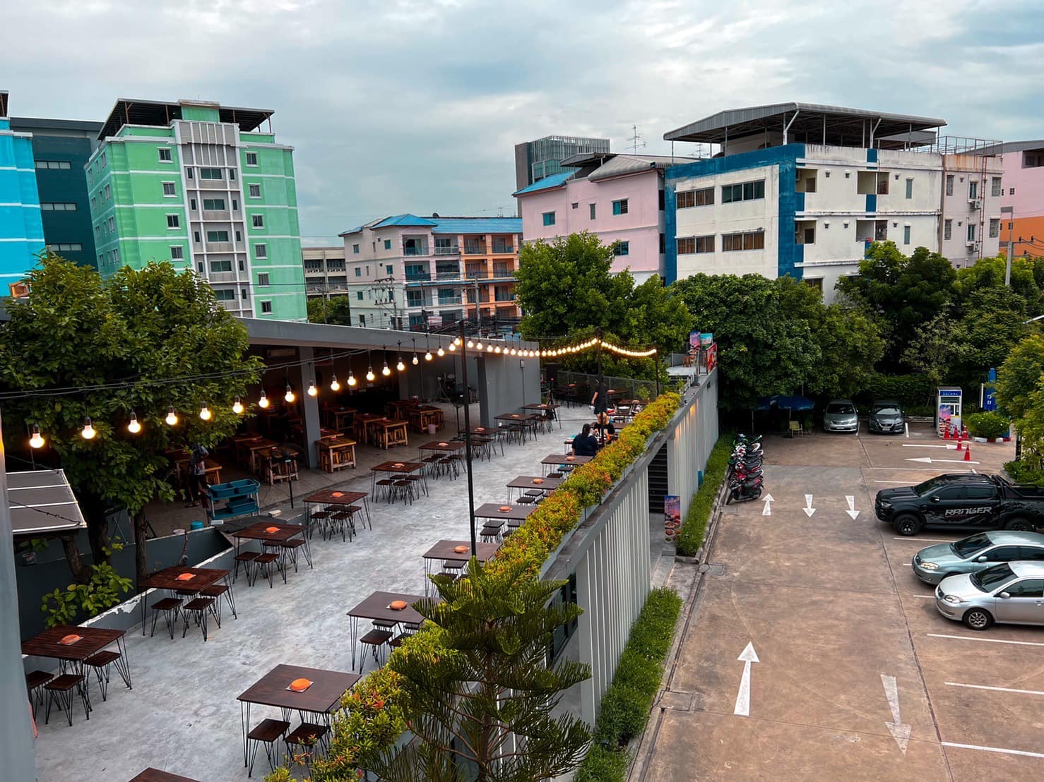 Everyday mookrata &amp; cafe, นั่งปิ้ง หมูกระทะ, Sky grill หมูกระทะ, อารียา หมูกระทะ สาขา 3 รูฟท็อป, หมูกระทะคนรวย, หมูหมึกกุ้ง, Bargyuu, ปิ้งเนย บุฟเฟ่ต์ปิ้งย่างกระทะร้อน อโศก on-the-roof