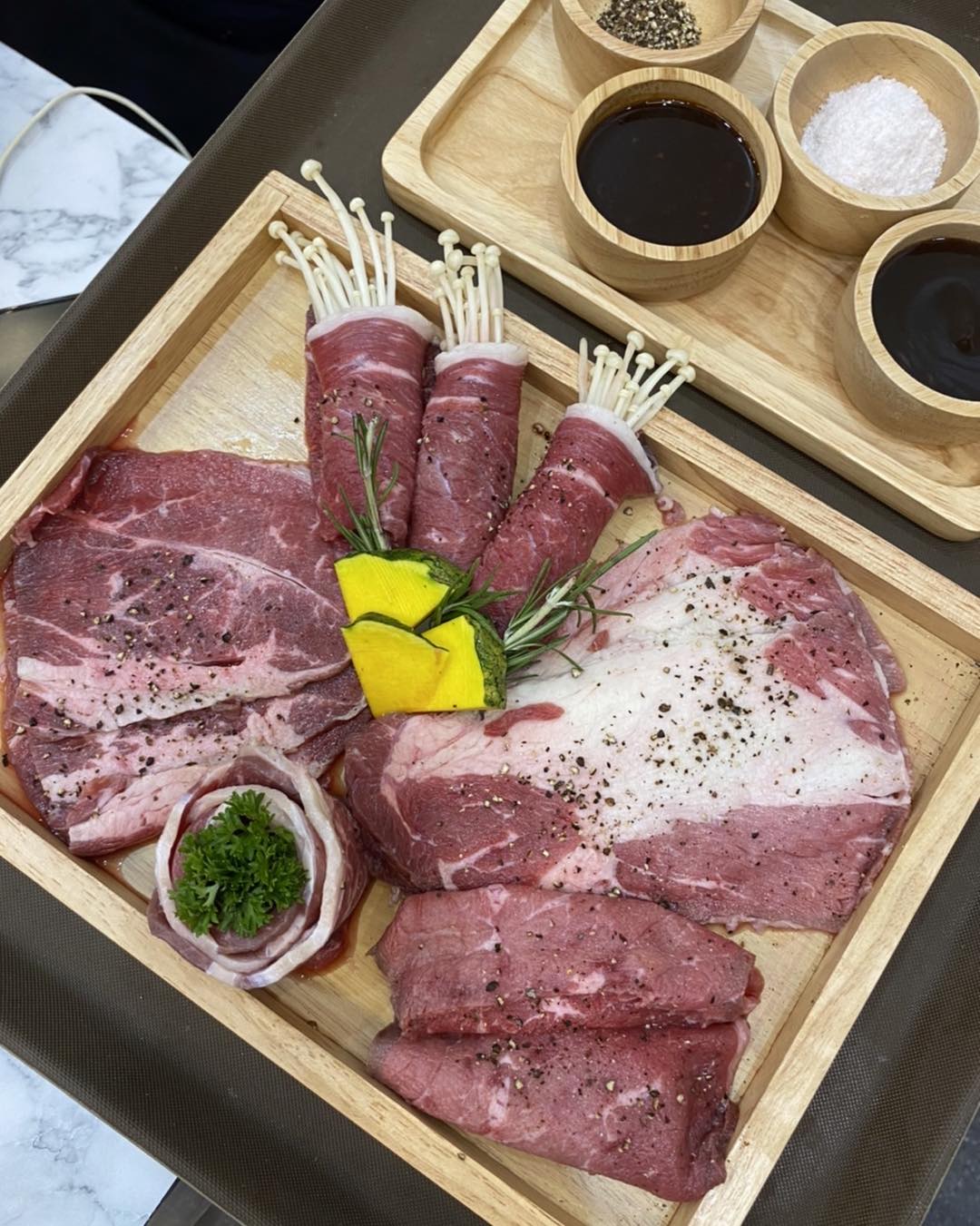 Everyday mookrata &amp; cafe, นั่งปิ้ง หมูกระทะ, Sky grill หมูกระทะ, อารียา หมูกระทะ สาขา 3 รูฟท็อป, หมูกระทะคนรวย, หมูหมึกกุ้ง, Bargyuu, ปิ้งเนย บุฟเฟ่ต์ปิ้งย่างกระทะร้อน อโศก on-the-roof