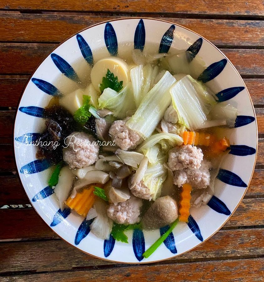 สะหวา, กลมกล่อม, ดอนญ่า, ต้นทาง, ครัวมะเรือง, ร้านข้าวต้ม 2500, เนินขุมทองการ์เด้นท์, นานหยวนบะหมี่เกี๊ยวกุ้ง, สาขากองบิน 56, ไก่ทอดเดชา, สาขาสนามบินหาดใหญ่, สบันงา, เหม่ยเหว่ย สาขาถนนสนามบิน, ร้านข้าวต้มมัดเนินขุมทอง คาเฟ่อาหารใต้