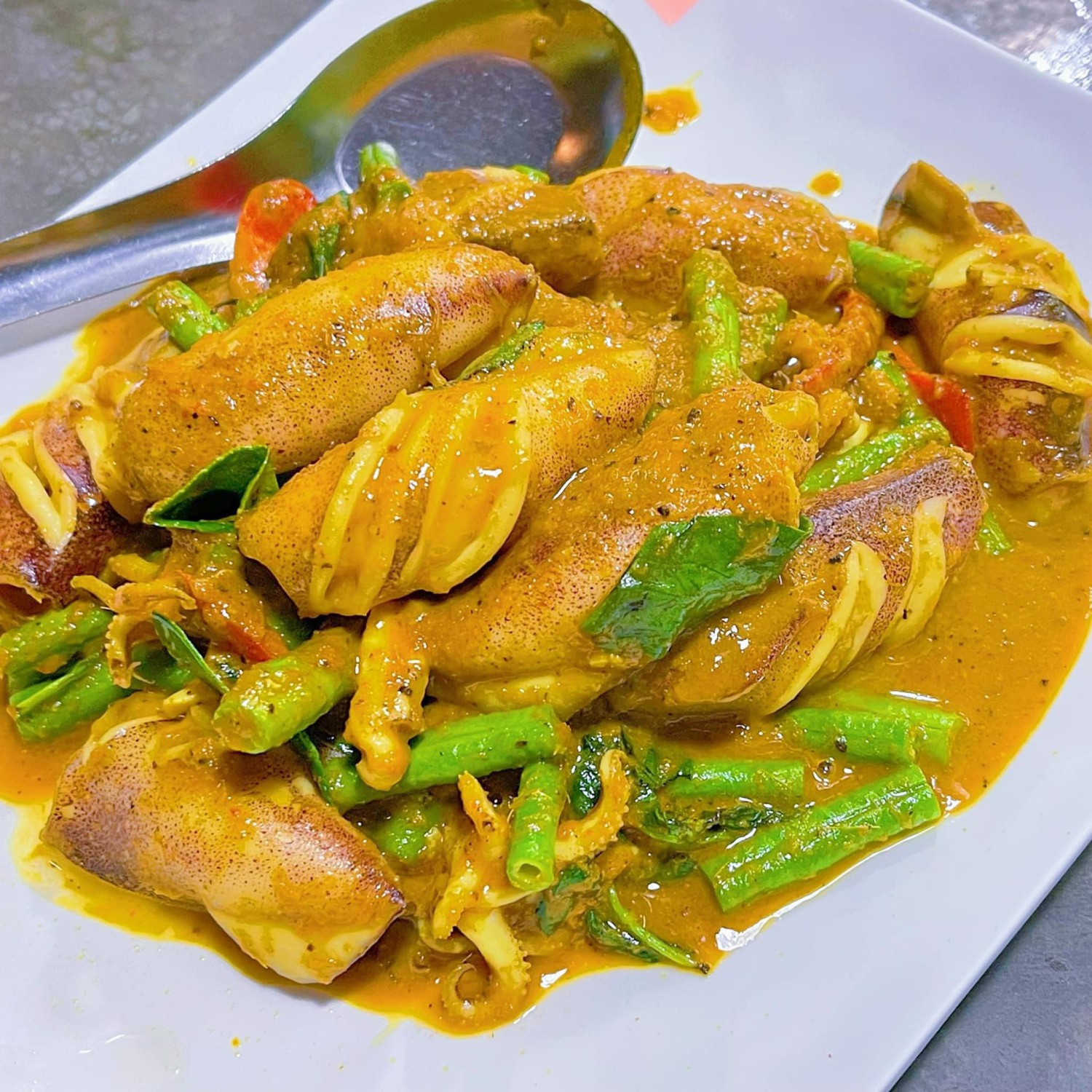 สะหวา, กลมกล่อม, ดอนญ่า, ต้นทาง, ครัวมะเรือง, ร้านข้าวต้ม 2500, เนินขุมทองการ์เด้นท์, นานหยวนบะหมี่เกี๊ยวกุ้ง, สาขากองบิน 56, ไก่ทอดเดชา, สาขาสนามบินหาดใหญ่, สบันงา, เหม่ยเหว่ย สาขาถนนสนามบิน, ร้านข้าวต้มมัดเนินขุมทอง คาเฟ่อาหารใต้