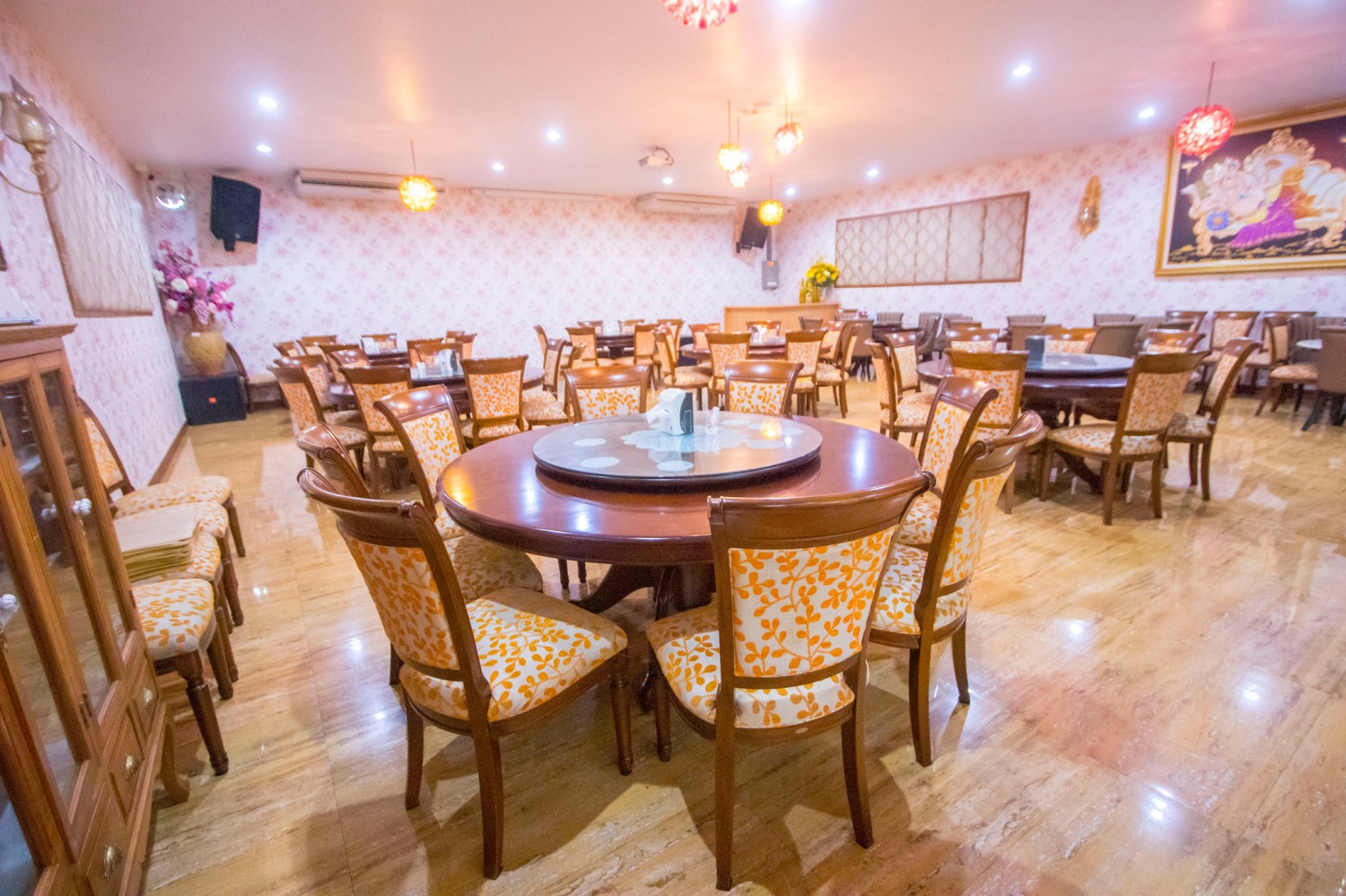 สะหวา, กลมกล่อม, ดอนญ่า, ต้นทาง, ครัวมะเรือง, ร้านข้าวต้ม 2500, เนินขุมทองการ์เด้นท์, นานหยวนบะหมี่เกี๊ยวกุ้ง, สาขากองบิน 56, ไก่ทอดเดชา, สาขาสนามบินหาดใหญ่, สบันงา, เหม่ยเหว่ย สาขาถนนสนามบิน, ร้านข้าวต้มมัดเนินขุมทอง คาเฟ่อาหารใต้