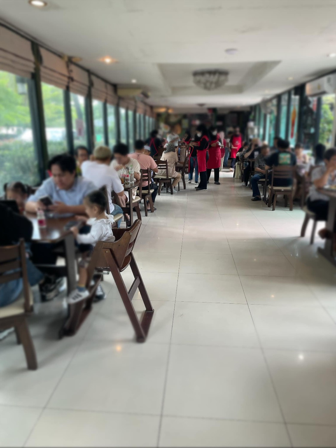 สะหวา, กลมกล่อม, ดอนญ่า, ต้นทาง, ครัวมะเรือง, ร้านข้าวต้ม 2500, เนินขุมทองการ์เด้นท์, นานหยวนบะหมี่เกี๊ยวกุ้ง, สาขากองบิน 56, ไก่ทอดเดชา, สาขาสนามบินหาดใหญ่, สบันงา, เหม่ยเหว่ย สาขาถนนสนามบิน, ร้านข้าวต้มมัดเนินขุมทอง คาเฟ่อาหารใต้