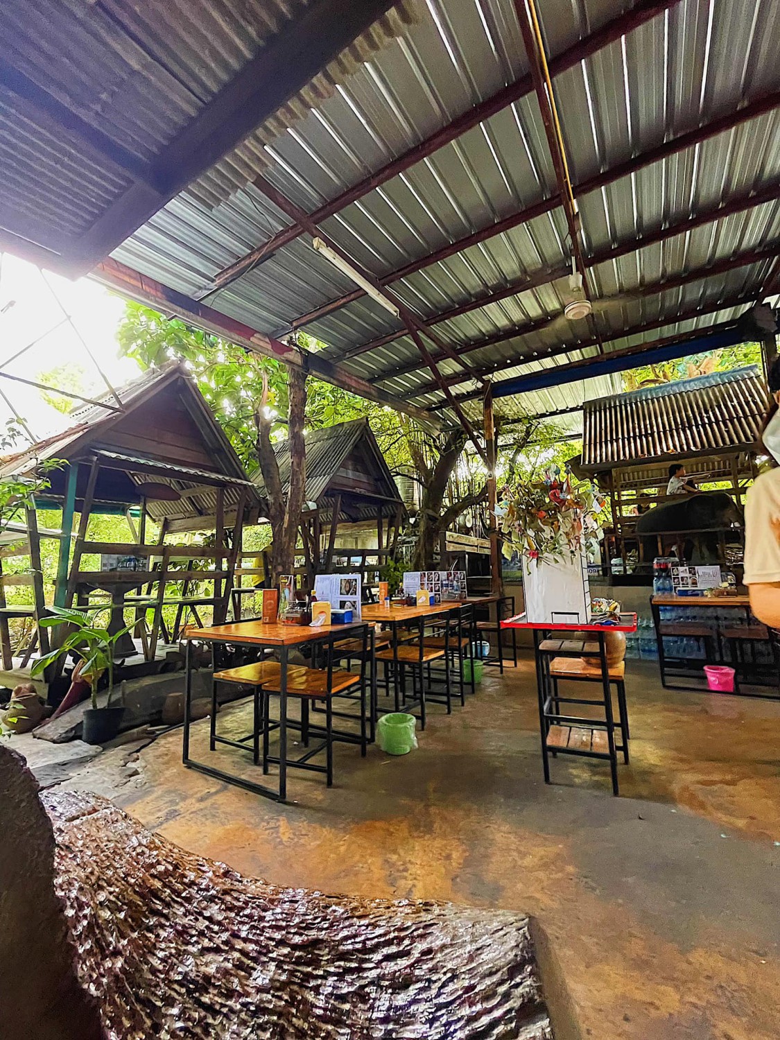 Nomimono Izakaya, กะทิบ้านอาหารไทยและขนม, ก๋วยเตี๋ยวเรือนแพ, Sasi Bangkok, Blooming Cafe, 128 Craft & Soul, อิ่มใจ เสือร้อง, Cafe Casta, ต๋องริมทาง, Wife's Restaurant, บ้านสวนองุ่น, เฮือนลำพูน, COAL Bistro, SUNKISS.bangkok, ร้านดวงเดือนจิ้มจุ่มอาหารอีสาน, ก๋วยเตี๋ยวไม่มีชื่อ ตลิ่งชัน