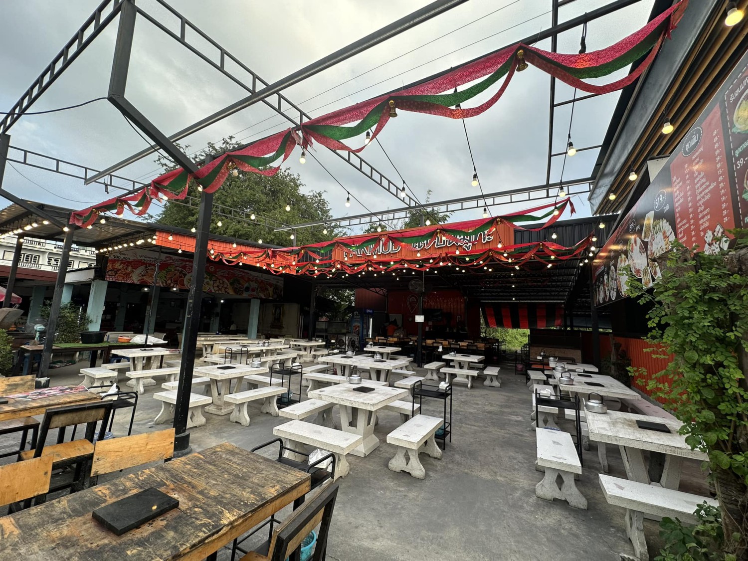 กอบัว, บ้านอาหารไทย, บ้านบัว, บ้านรั้วไม้ Cuisine & Cafe, ครัวหอมมันปู, ร้านไหน อุทยานหินเขางู ราชบุรี, สวนอาหาร รางตาล, Pakmud แซ่บหมูทะ, สาขาโพธาราม, ถึงพริกถึงขิง, มะม่วงคู่, เนื้อต้มบ้านสิงห์ เจ๊ติ๋ม, โกรกแดง, ชุมทางของอร่อย, Mainichi365, Octospider restaurant, Lim cafe Photaram, ครัวตะนาวศรี สวนผึ้ง ราชบุรี, อาตี๋โกปี๊, โอปอชิฟฟ่อนเค้ก, ก๋วยเตี๋ยวปลาแม่กลอง, ติ๋มเค้กมะพร้าวอ่อน, ก๋วยเตี๋ยวโบราณป้าฮวย, โอ่งข้าวโอ่งน้ำ, ครัวม่อนไข่ สวนผึ้ง ราชบุรี, ShabuDo