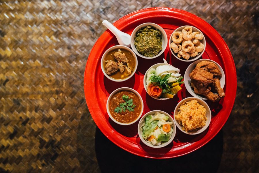 เฮือนขันโตก ขนมจีน บ้านน้ำพริก, Mira Cuisine, ถึงเจียงใหม่ คิทเช่น อาหารเหนือ, สบันงา, คุ้มขันโตก, ลำแต๊ๆ, หอมป้อมหอมเป, บ้านขันโตกฮาลาล